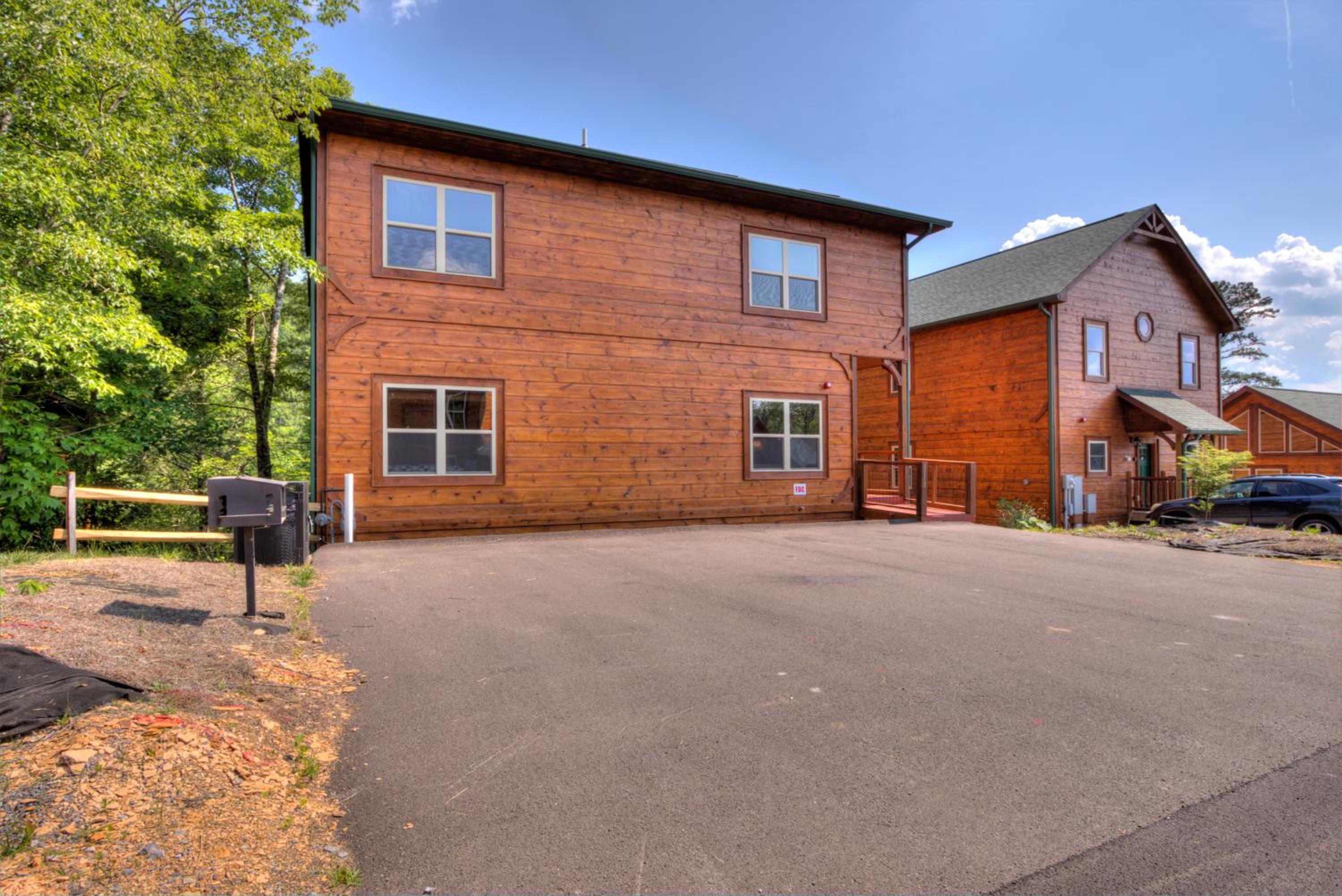 Five-Bedroom House - Photo 23