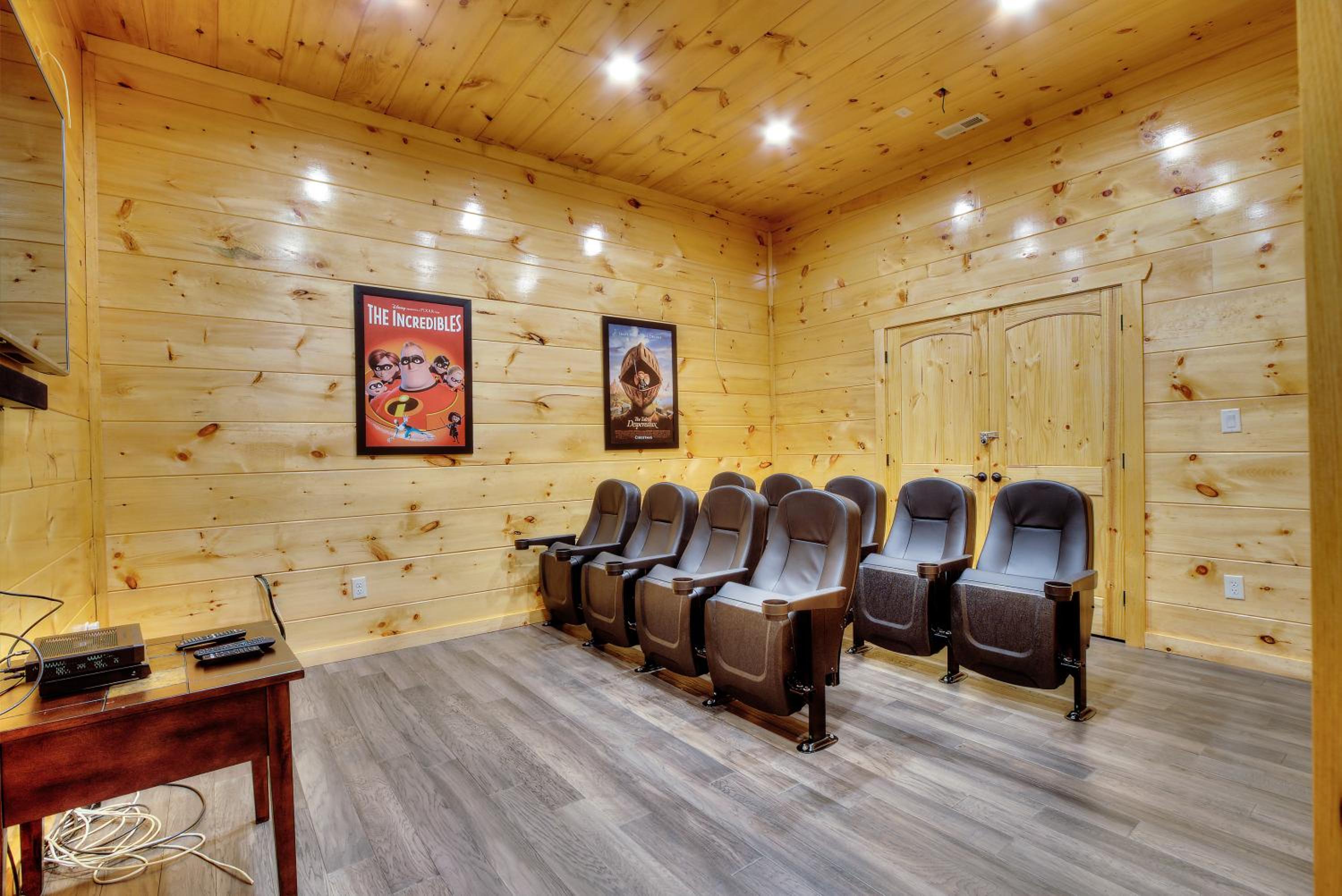 Five-Bedroom House - Photo 16