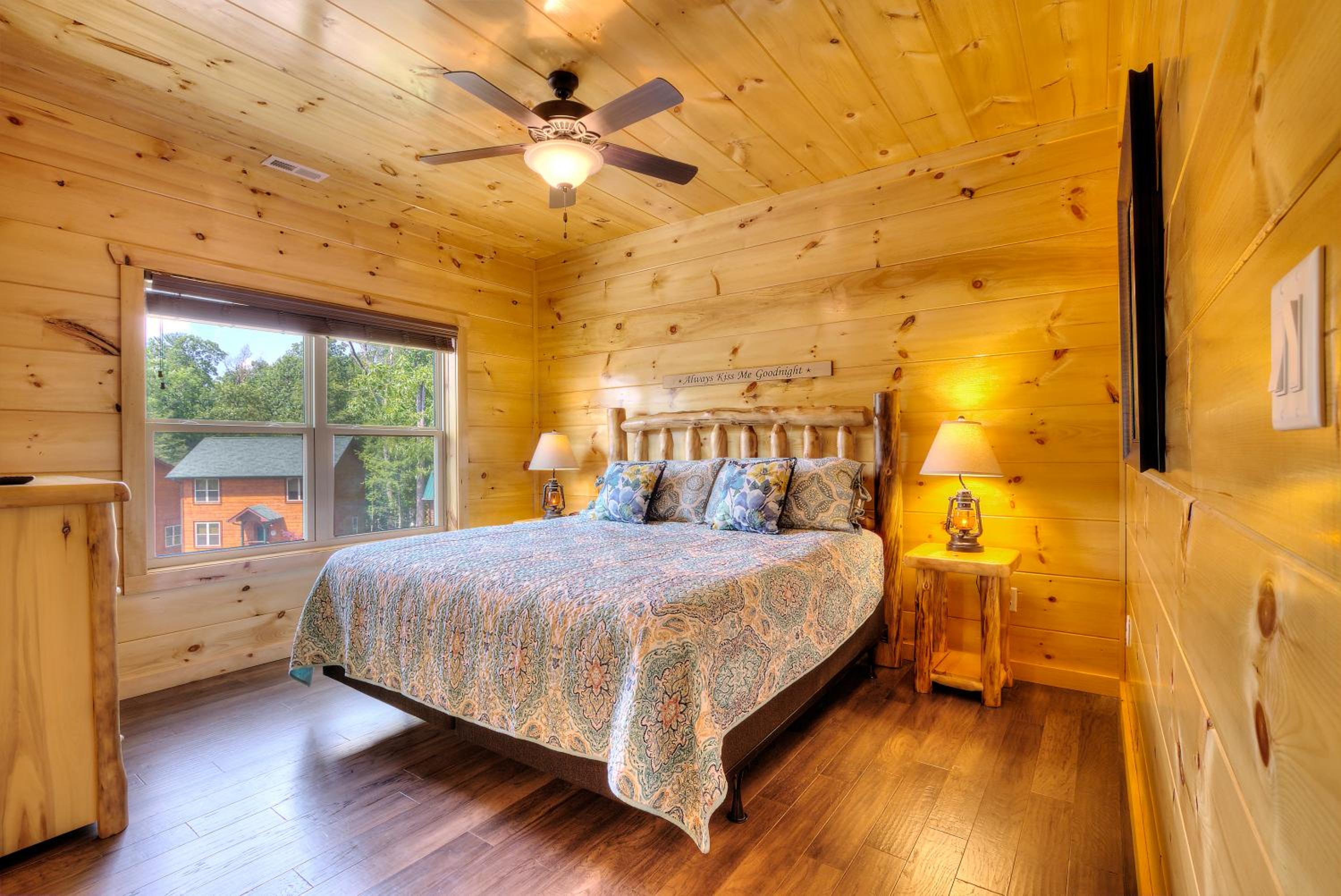Five-Bedroom House - Photo 12
