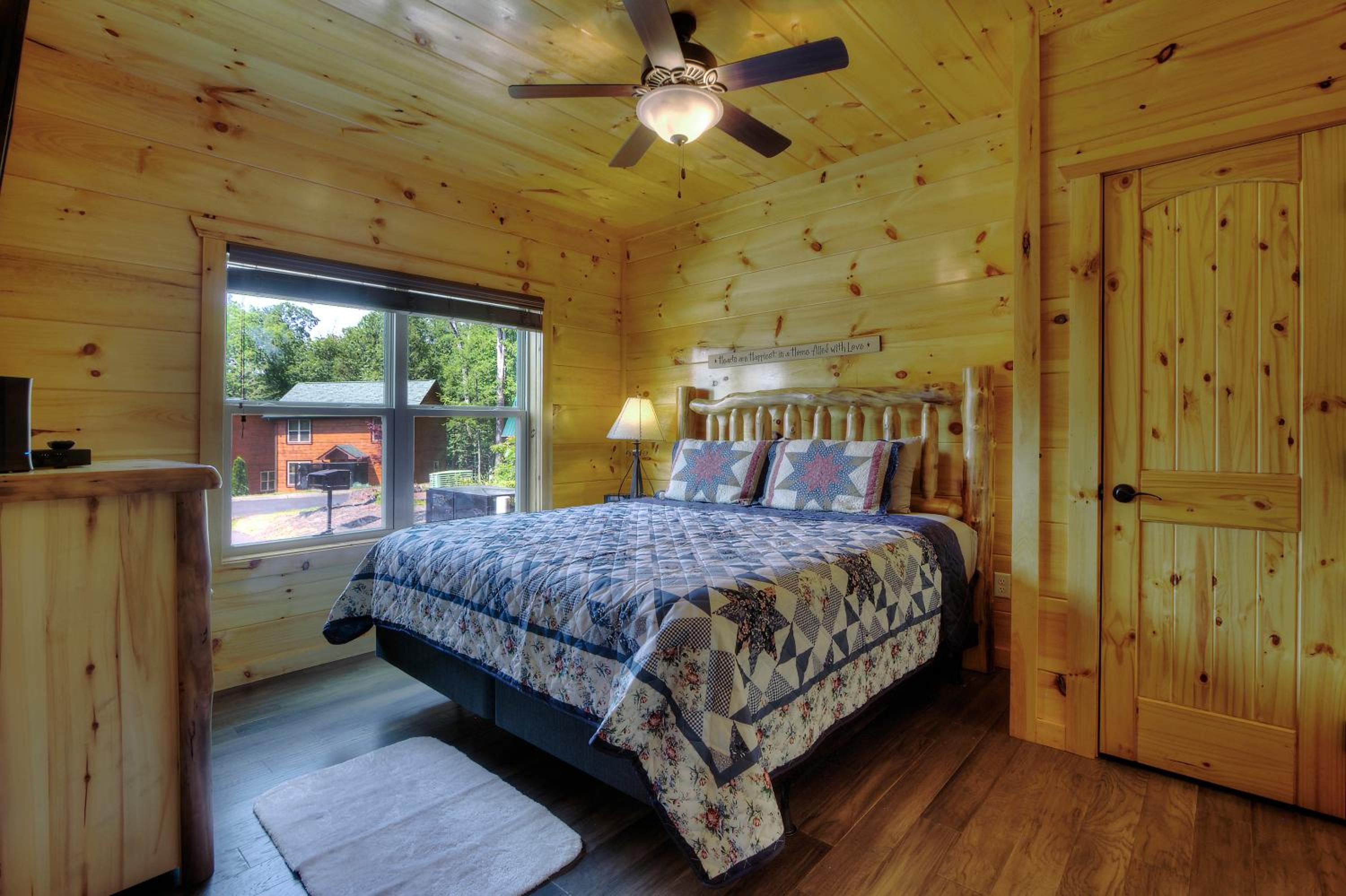 Five-Bedroom House - Photo 11