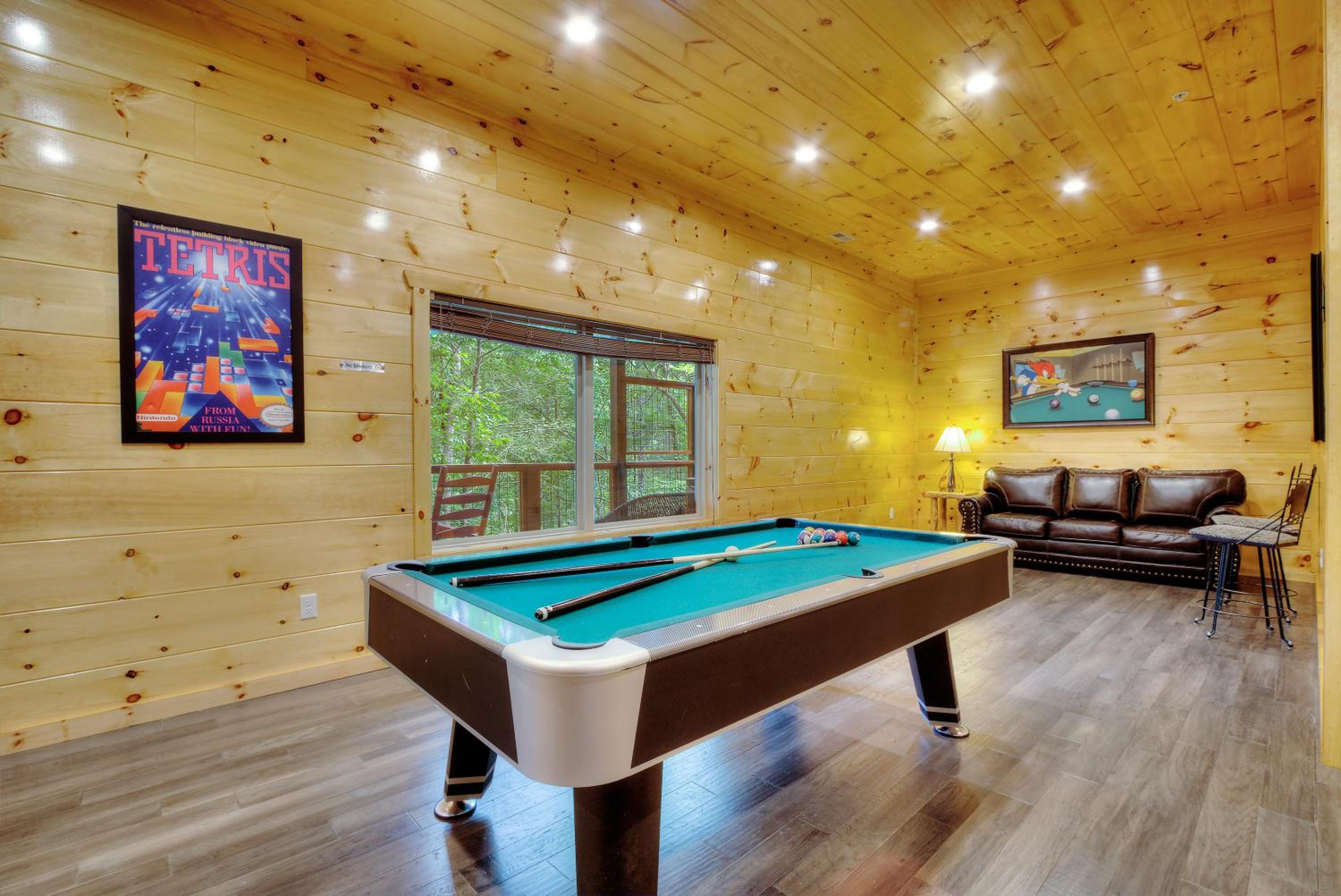 Five-Bedroom House - Photo 5