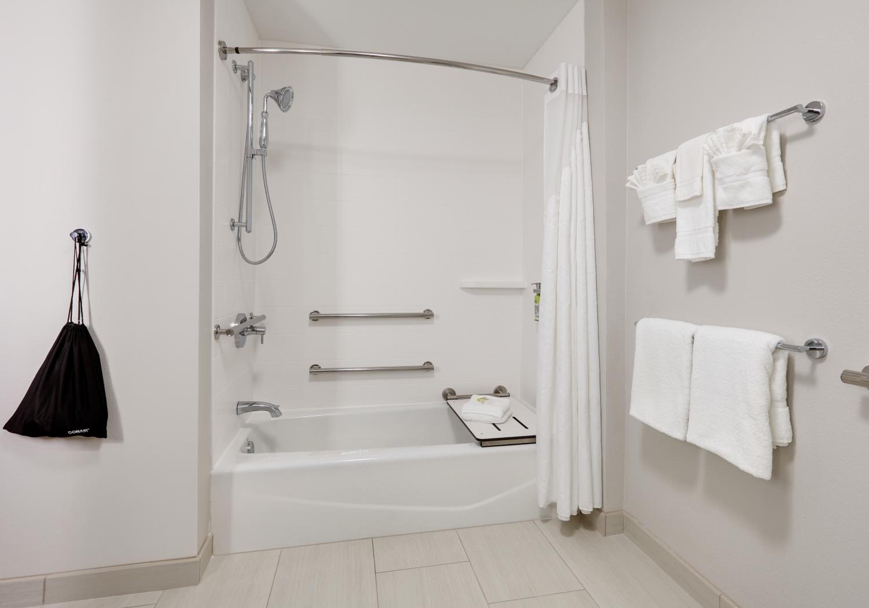 Suite - Only Hearing Accessible - Photo 4