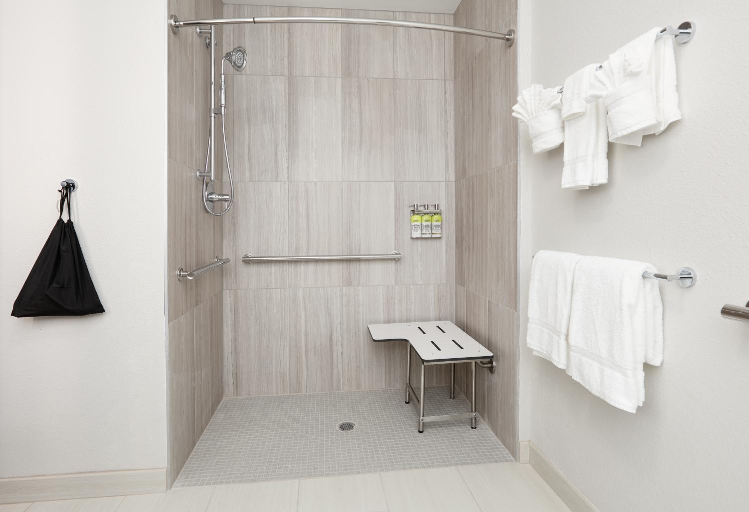 Standard King Room with Roll-in Shower - Mobility Accessible - Photo 3