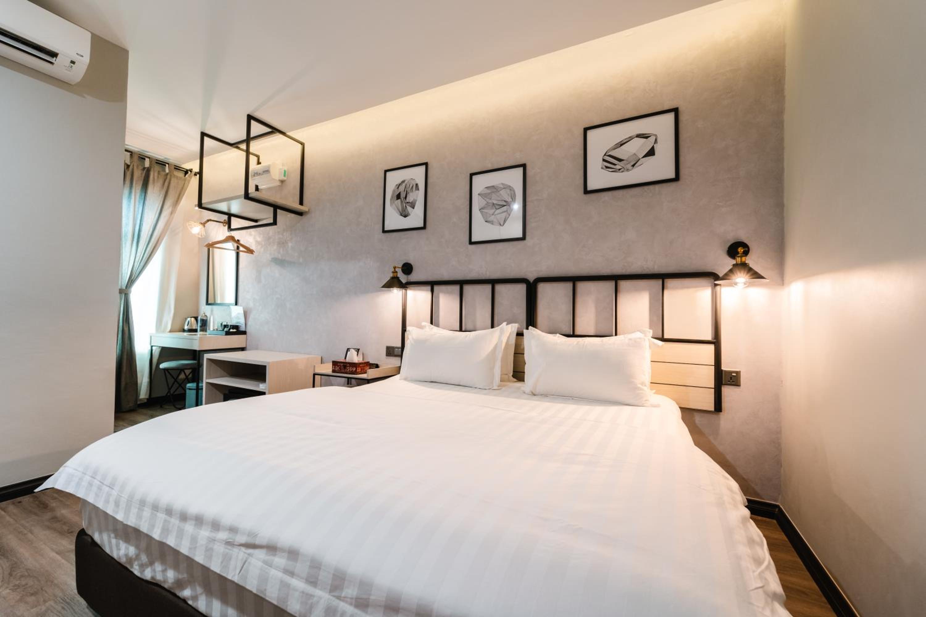 Superior King Room - Photo 1