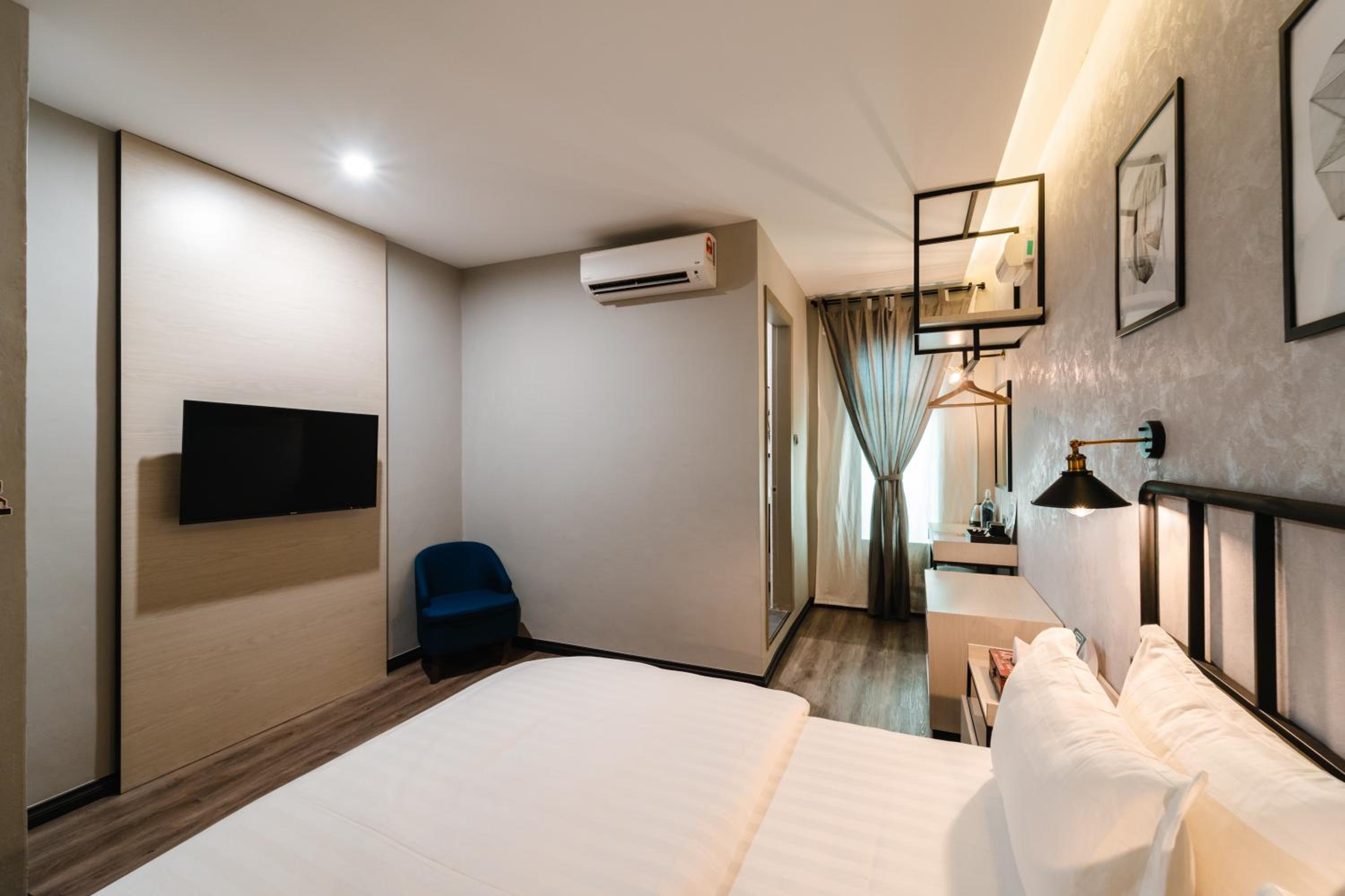 Superior King Room - Photo 3