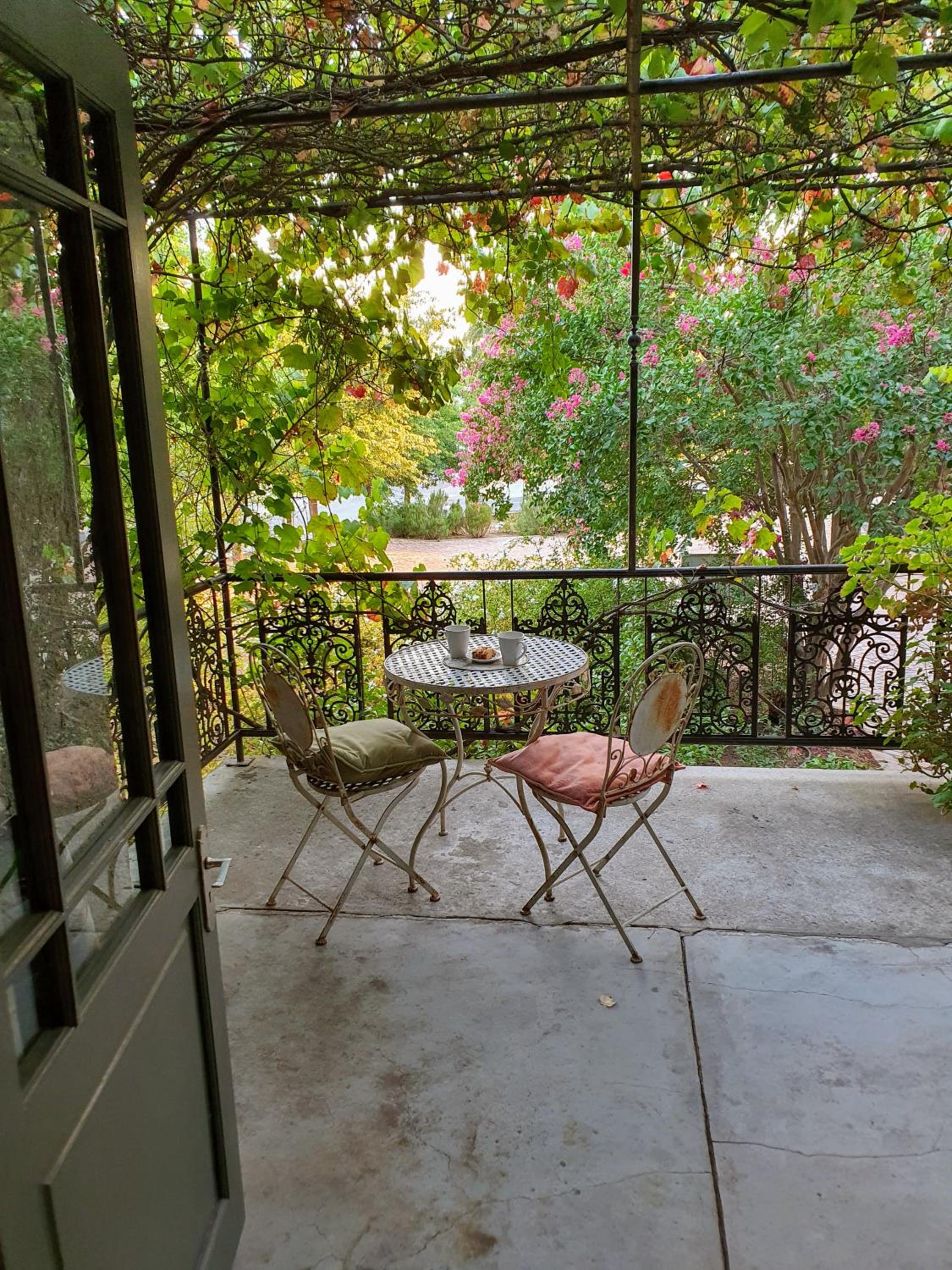 Double Room with Patio - Photo 11