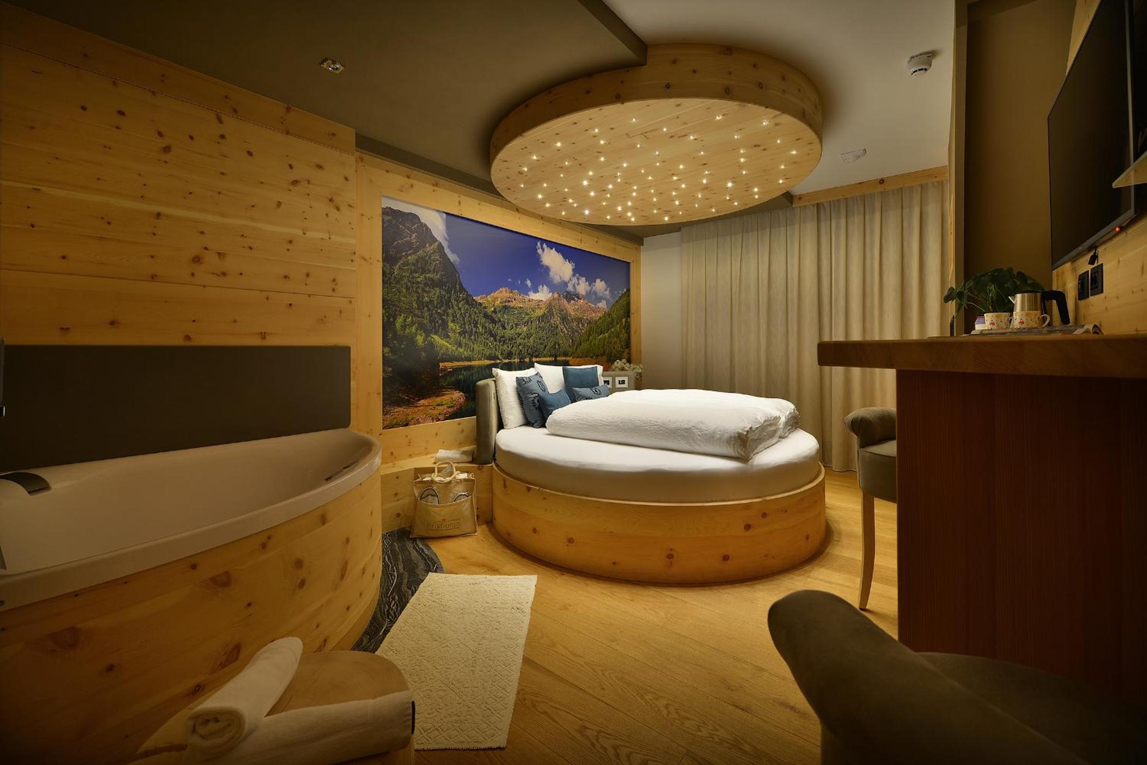 Double Room with Spa Bath photo 3
