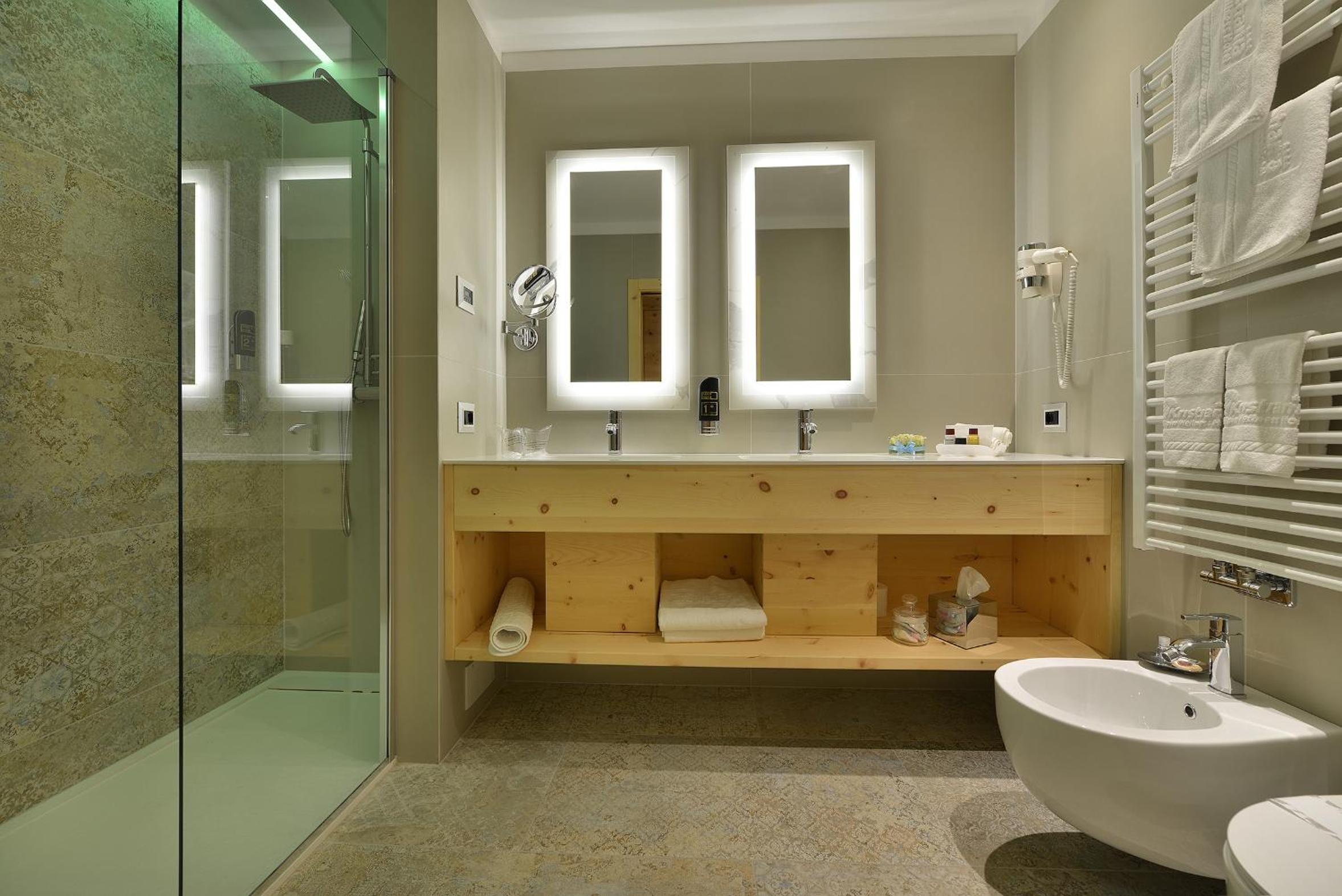 Double Room with Spa Bath photo 2