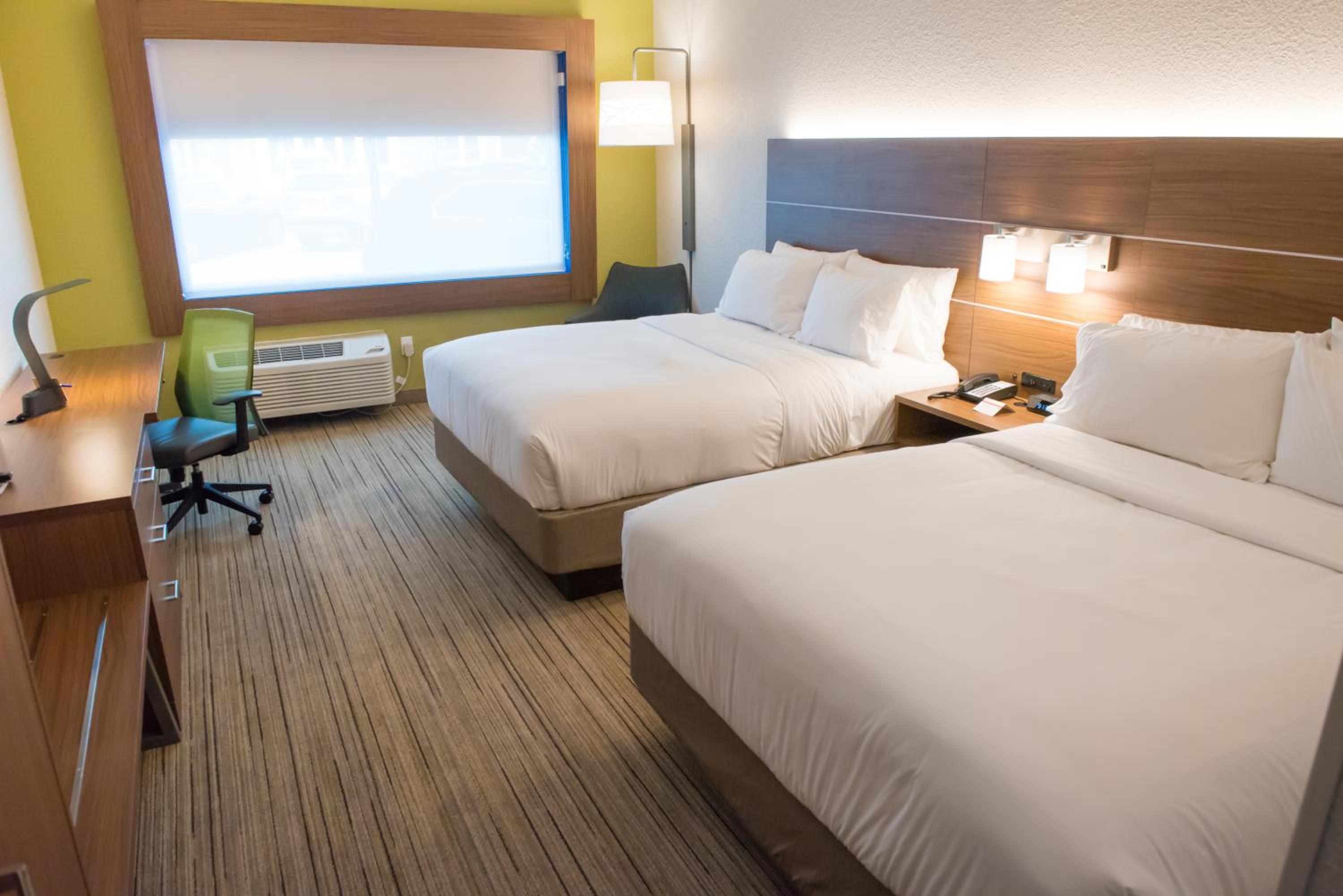 Standard Room with Two Queen Beds - Photo 1