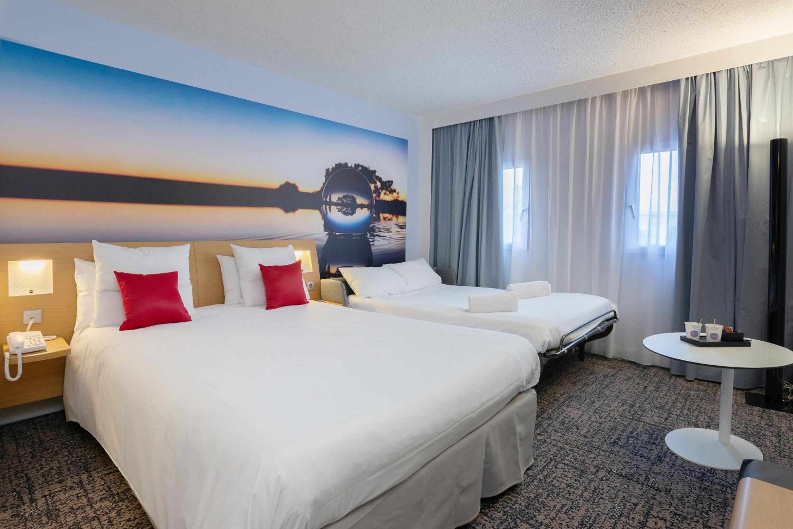Superior room with One Double Bed and Double Sofa Bed - Photo 4
