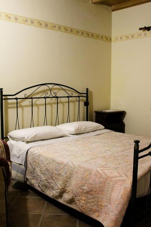 Deluxe Double Room (2 Adults + 1 Child) - Photo 1