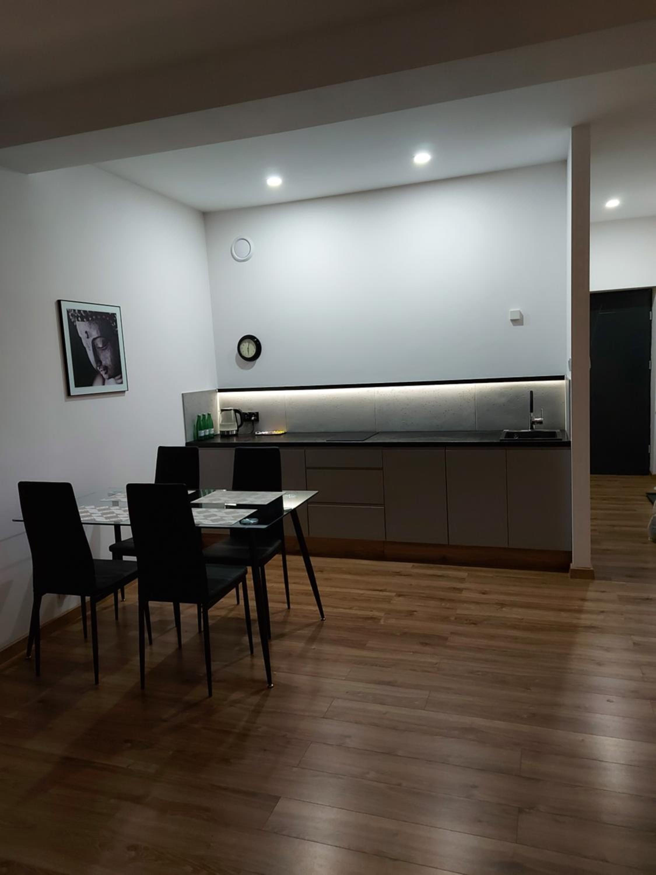 One-Bedroom Apartment - Photo 1