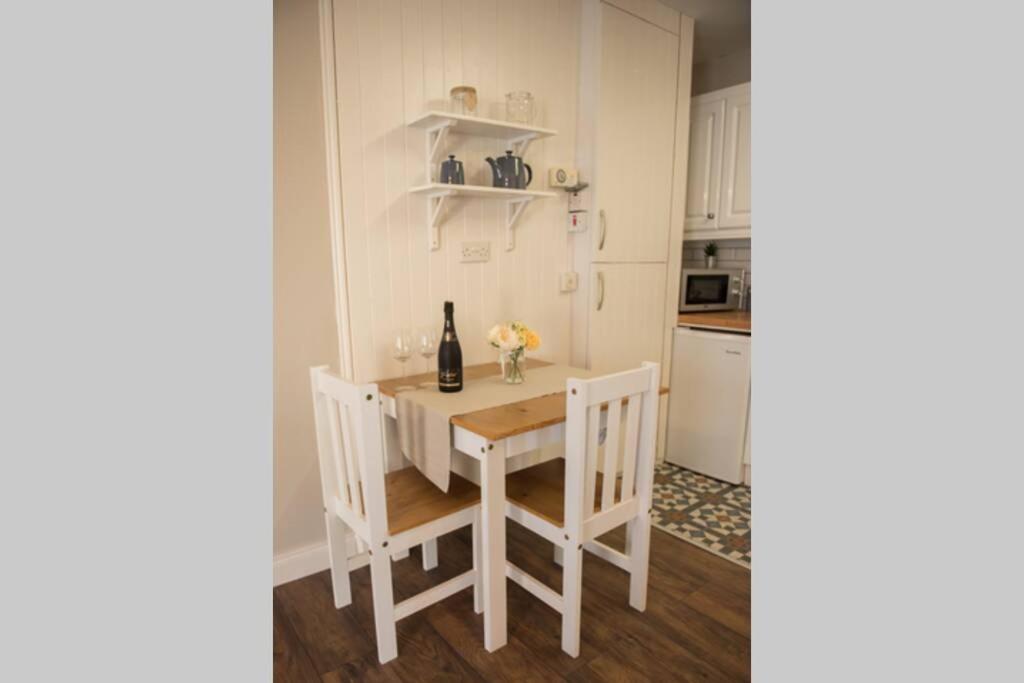 One-Bedroom Apartment - Photo 4