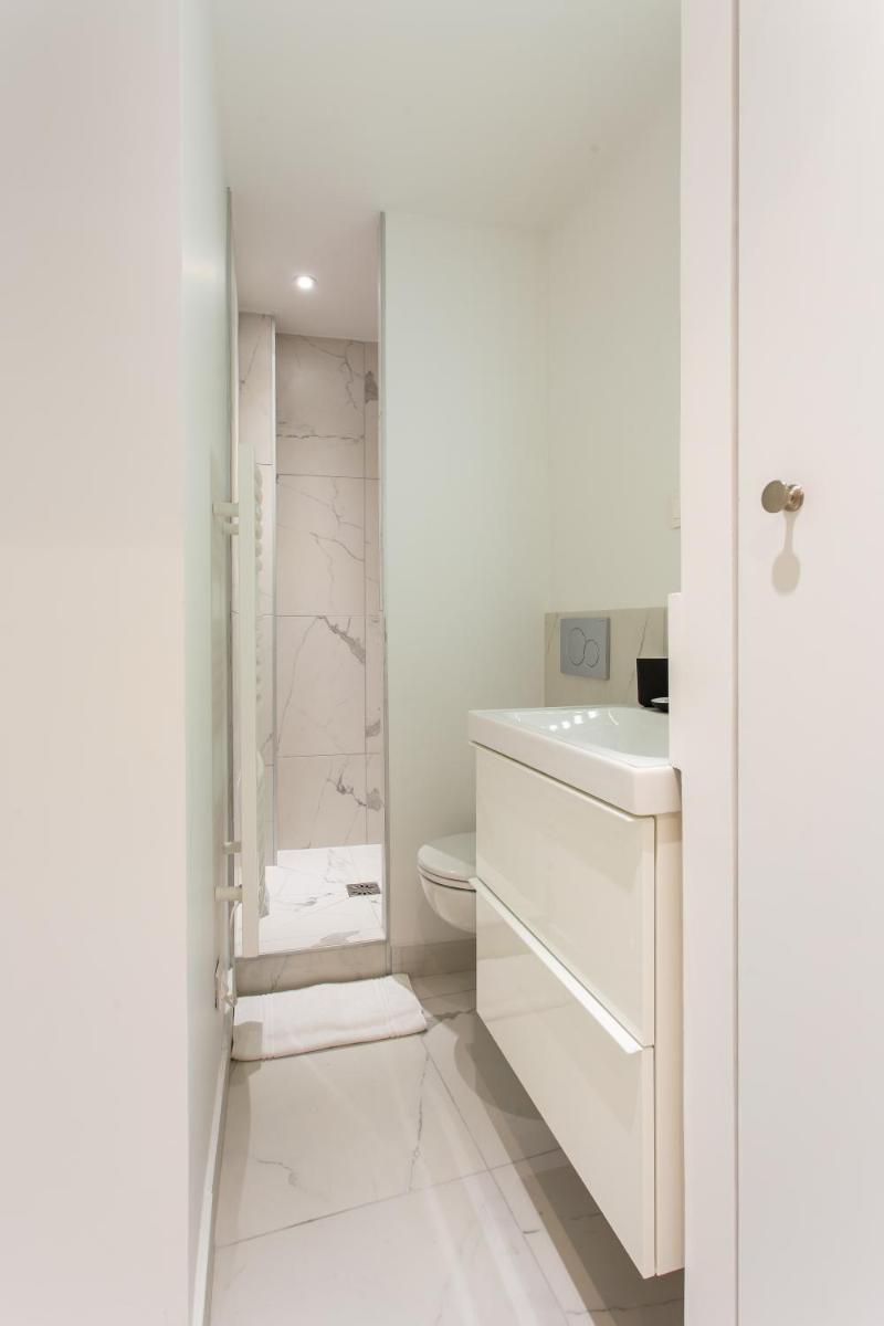 One-Bedroom Apartment photo 2