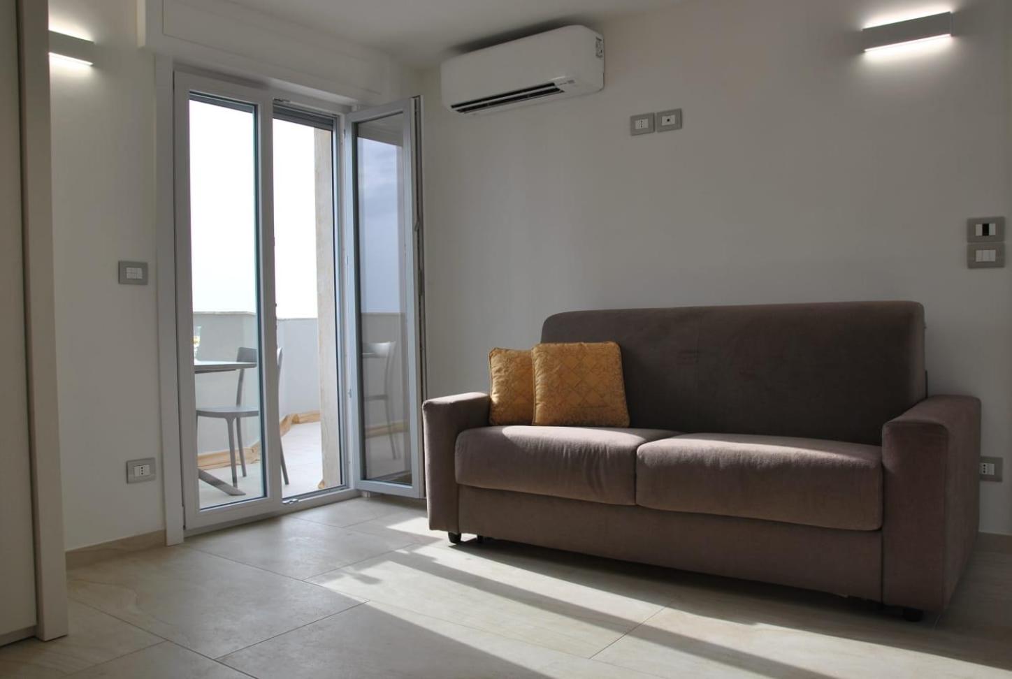 Deluxe Double Room with Balcony and Sea View