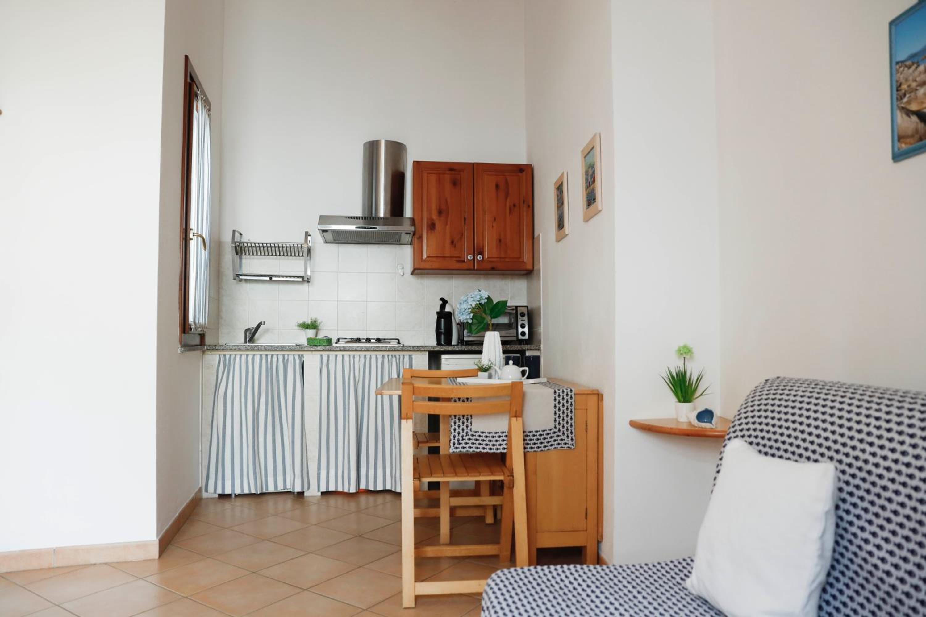 Basic One-Bedroom Apartment photo 3