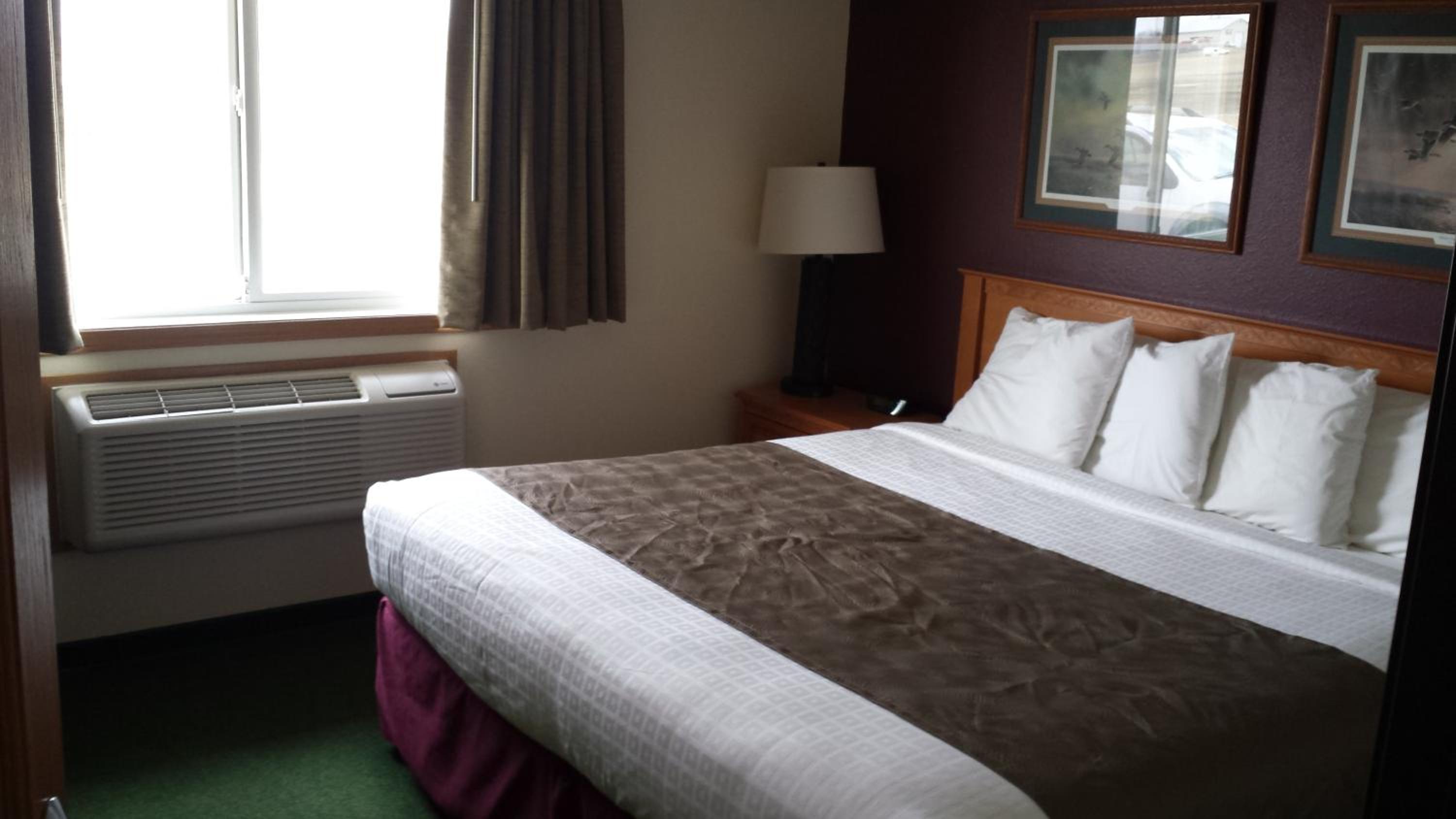 Deluxe King Suite - Non-Smoking photo 1