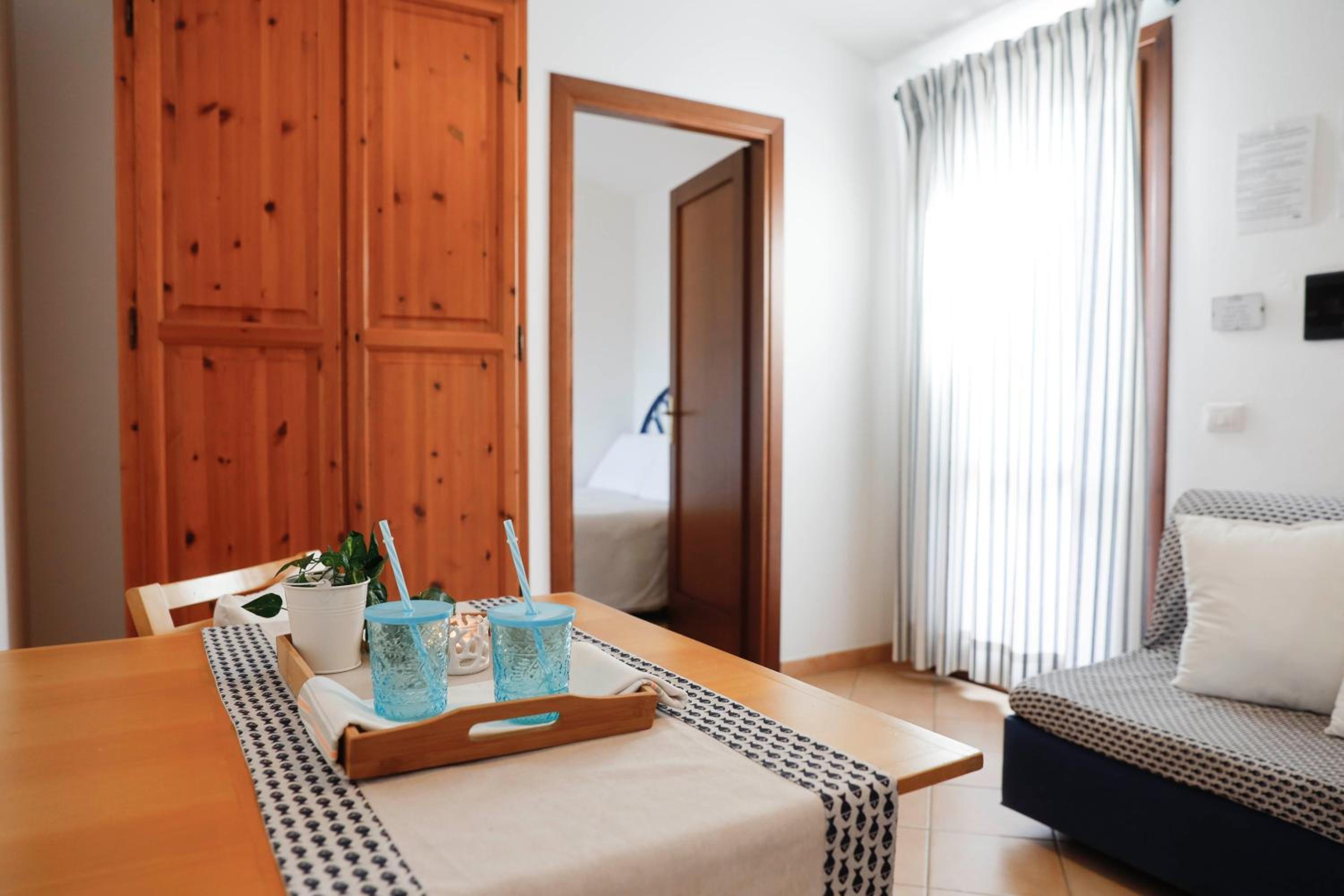 Basic One-Bedroom Apartment with Patio photo 1