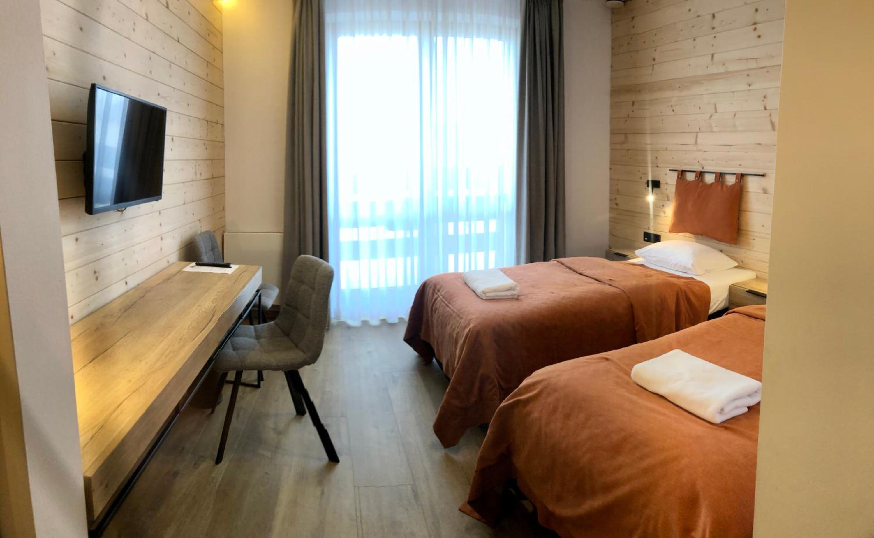 Deluxe Double or Twin Room with Balcony - Photo 4