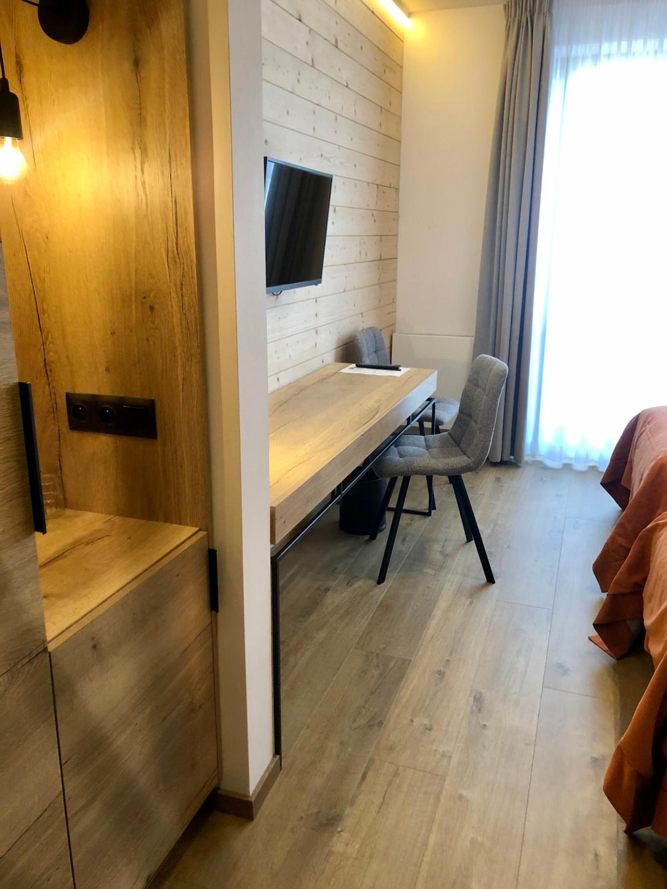 Deluxe Double or Twin Room with Balcony - Photo 2