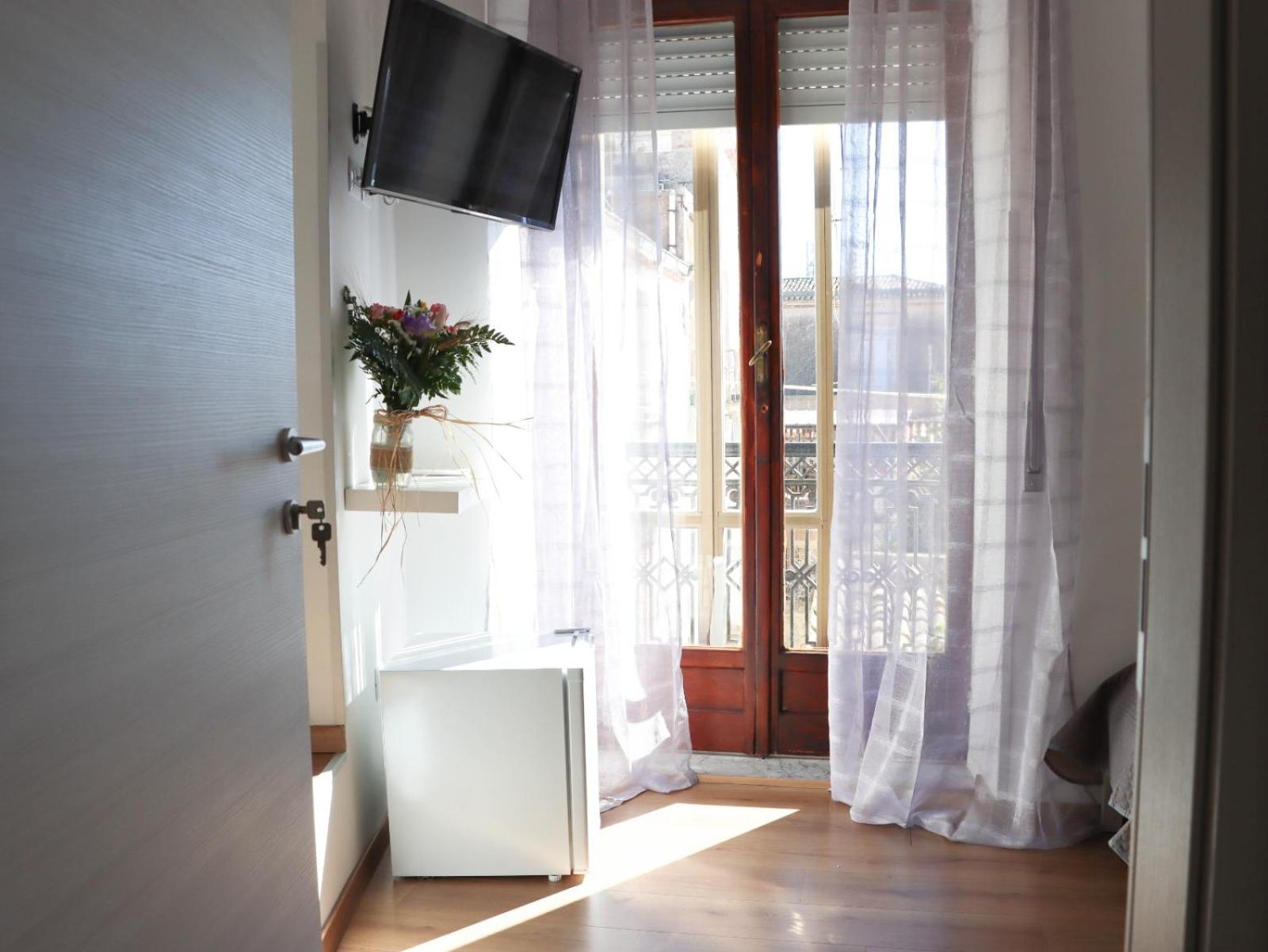Double or Twin Room with Private Bathroom photo 3