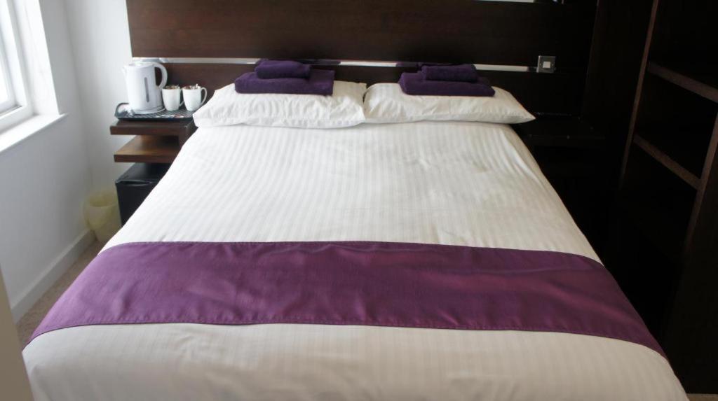 Budget Double Room - Photo 5
