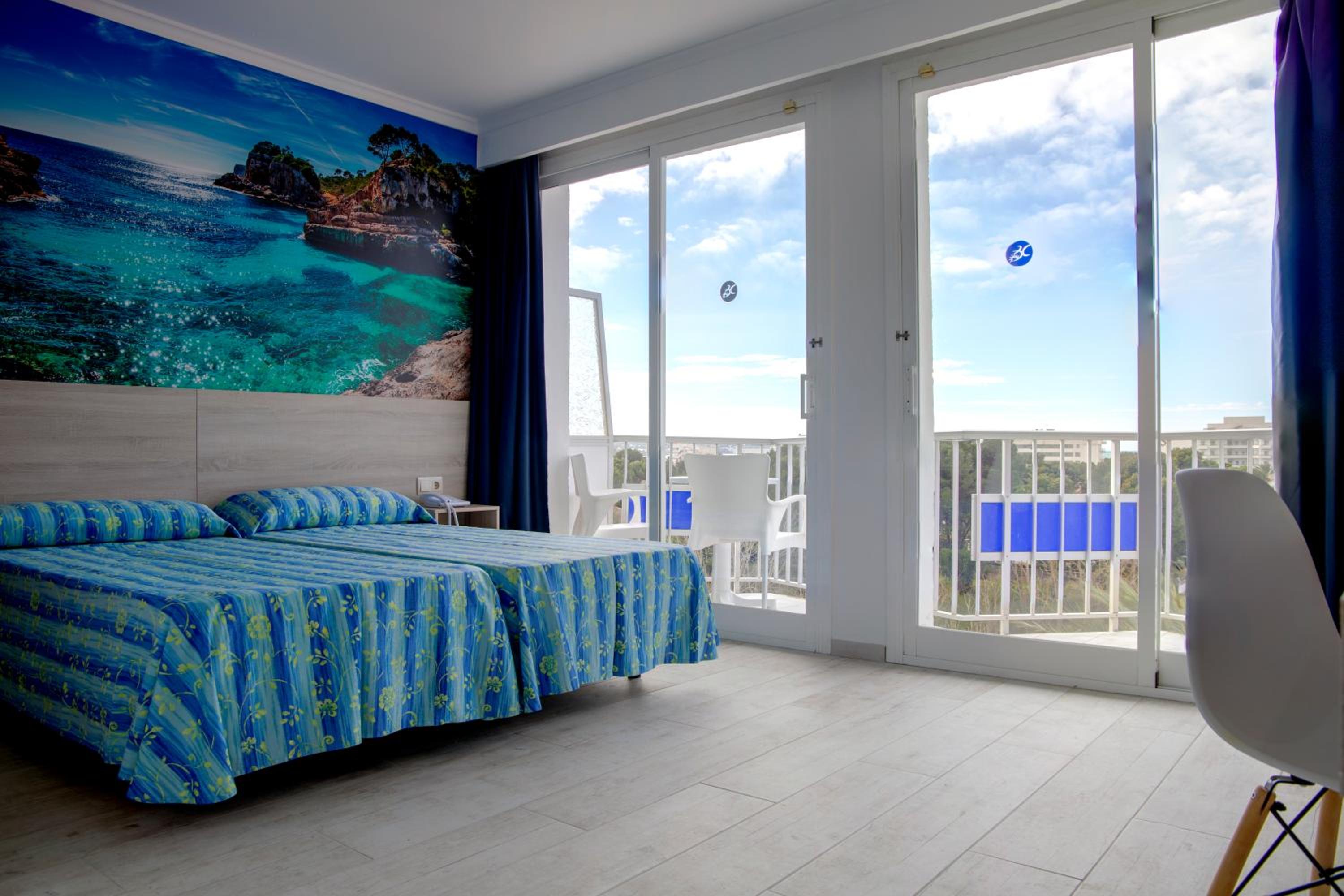 Superior Twin Room with Garden View photo 2