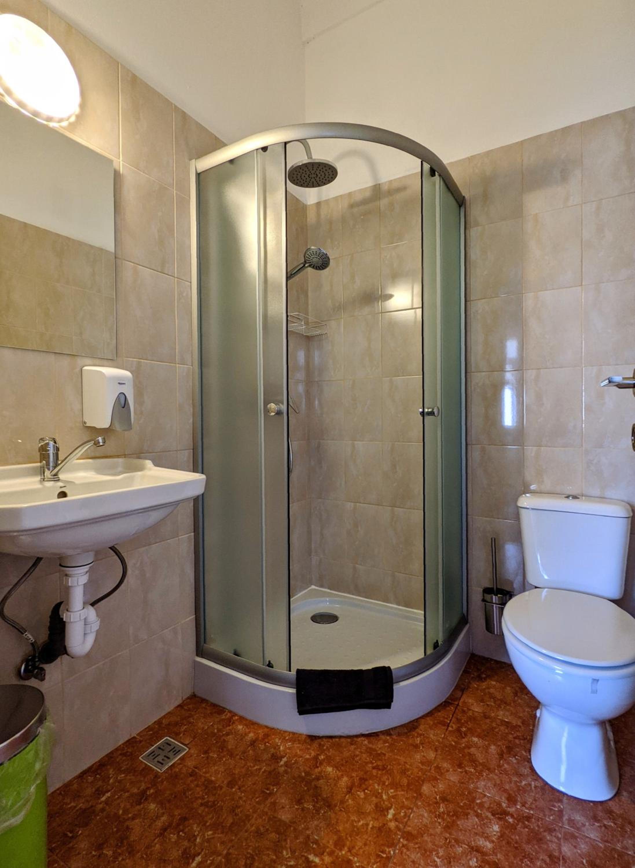Double Room with Private Bathroom - Photo 8