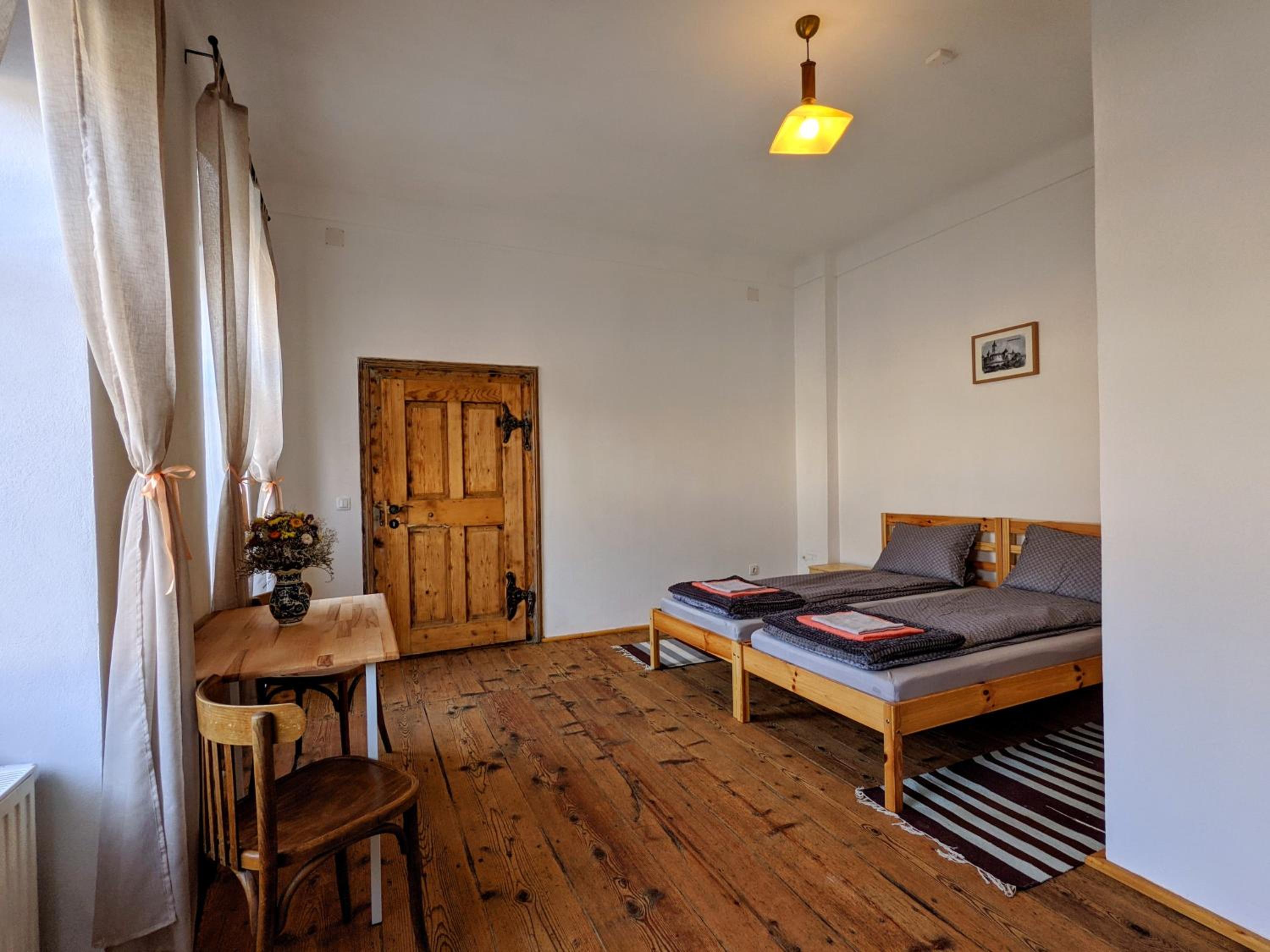 Double Room with Private Bathroom - Photo 4