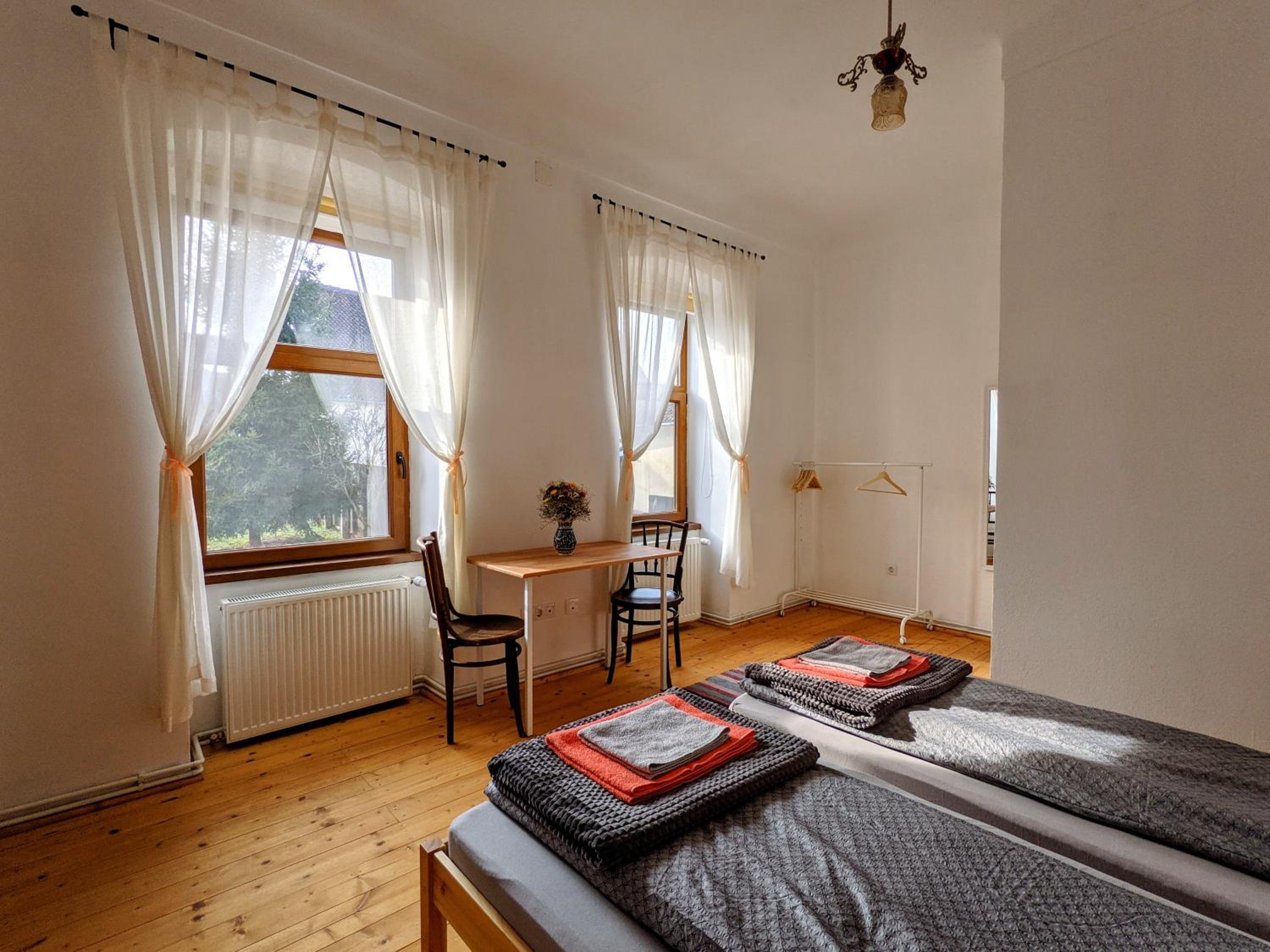 Double Room with Private Bathroom - Photo 2