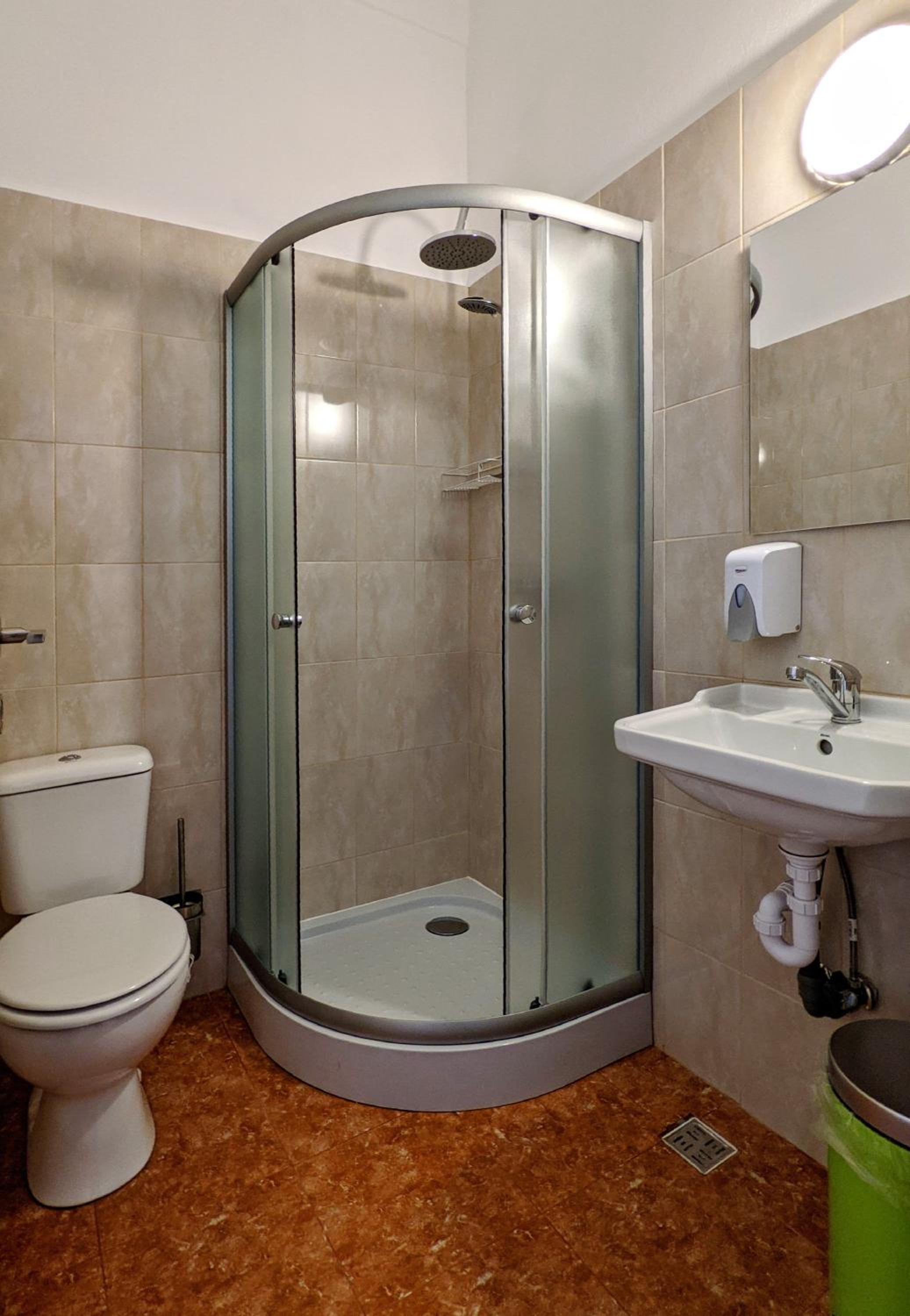Double Room with Private Bathroom - Photo 7