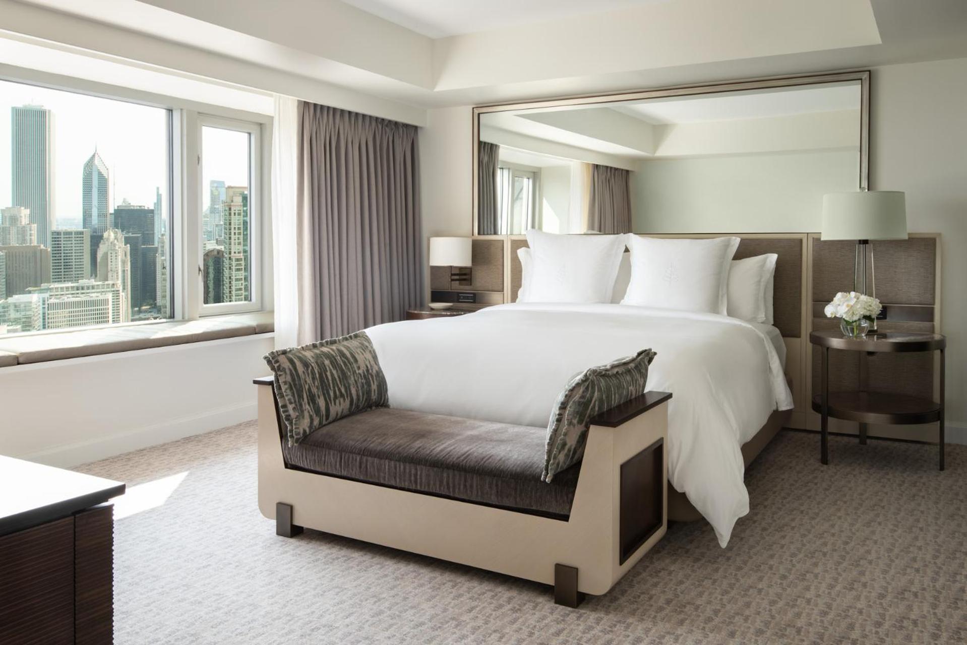 Deluxe One-Bedroom King Suite - Photo 3