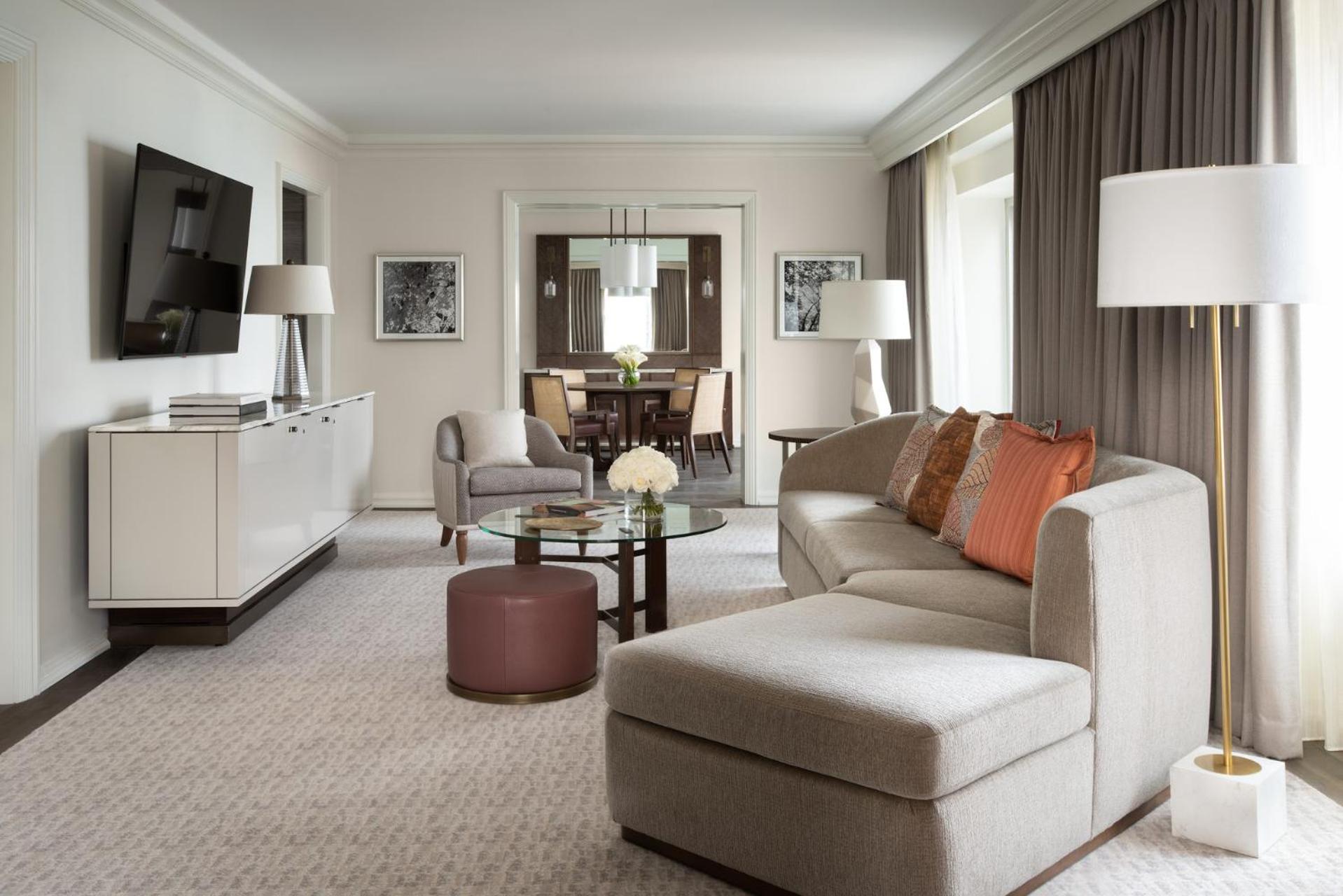 Deluxe One-Bedroom King Suite - Photo 5