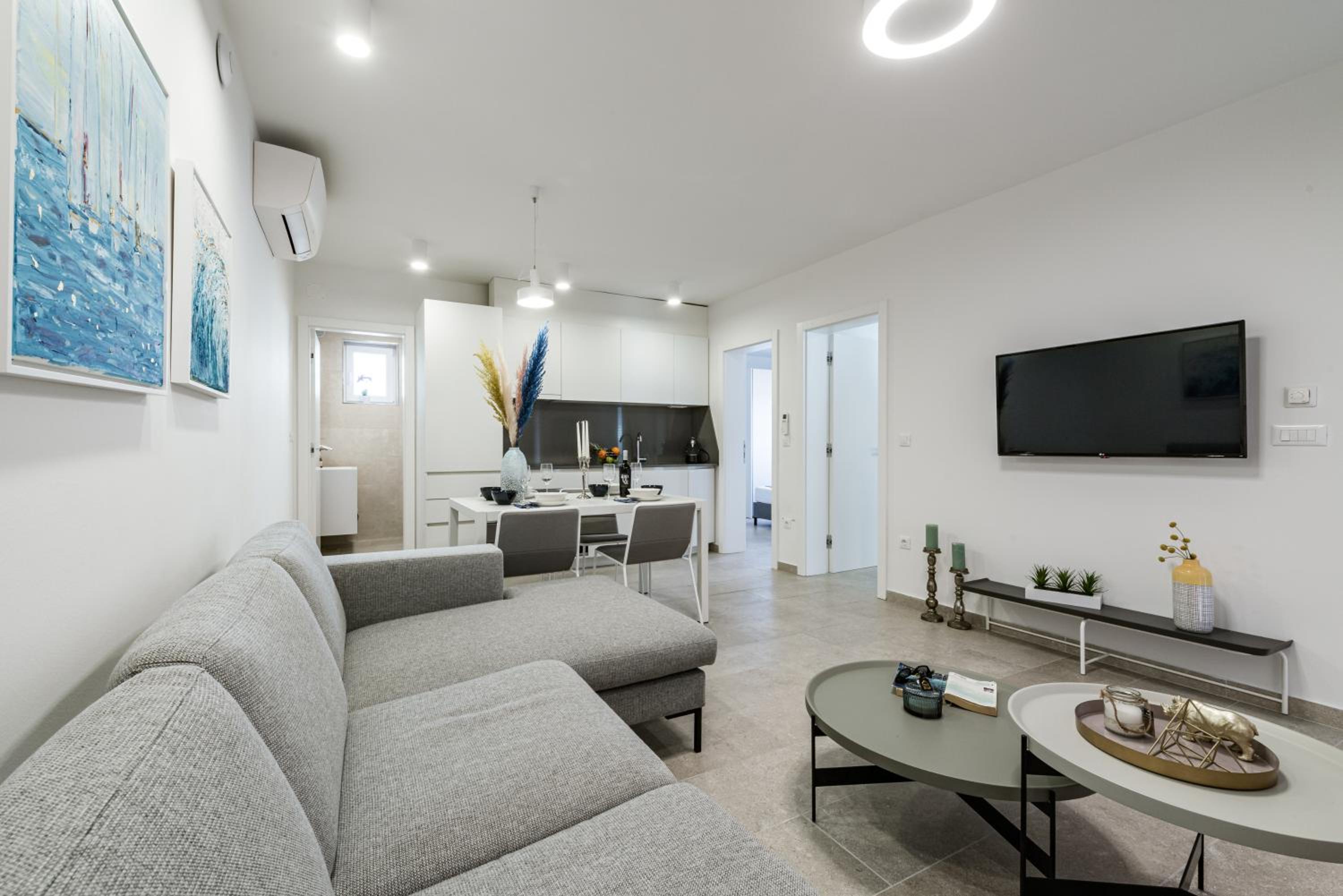 Deluxe Two-Bedroom Apartment with Sea View