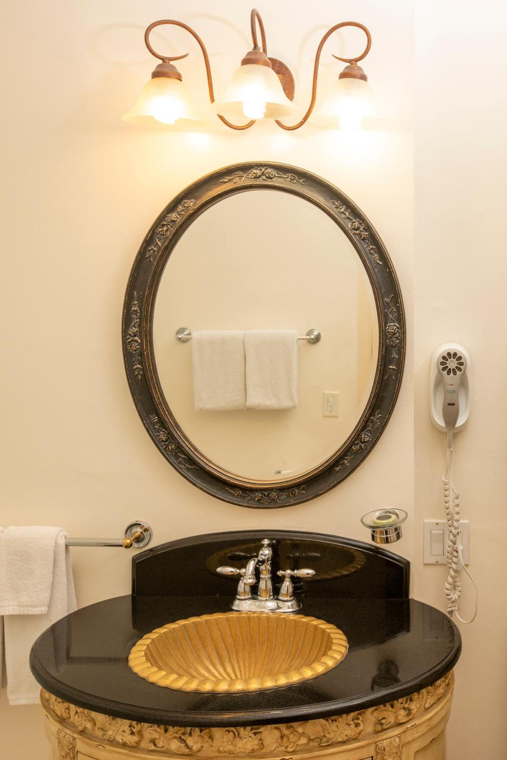 Superior King Room - Photo 14