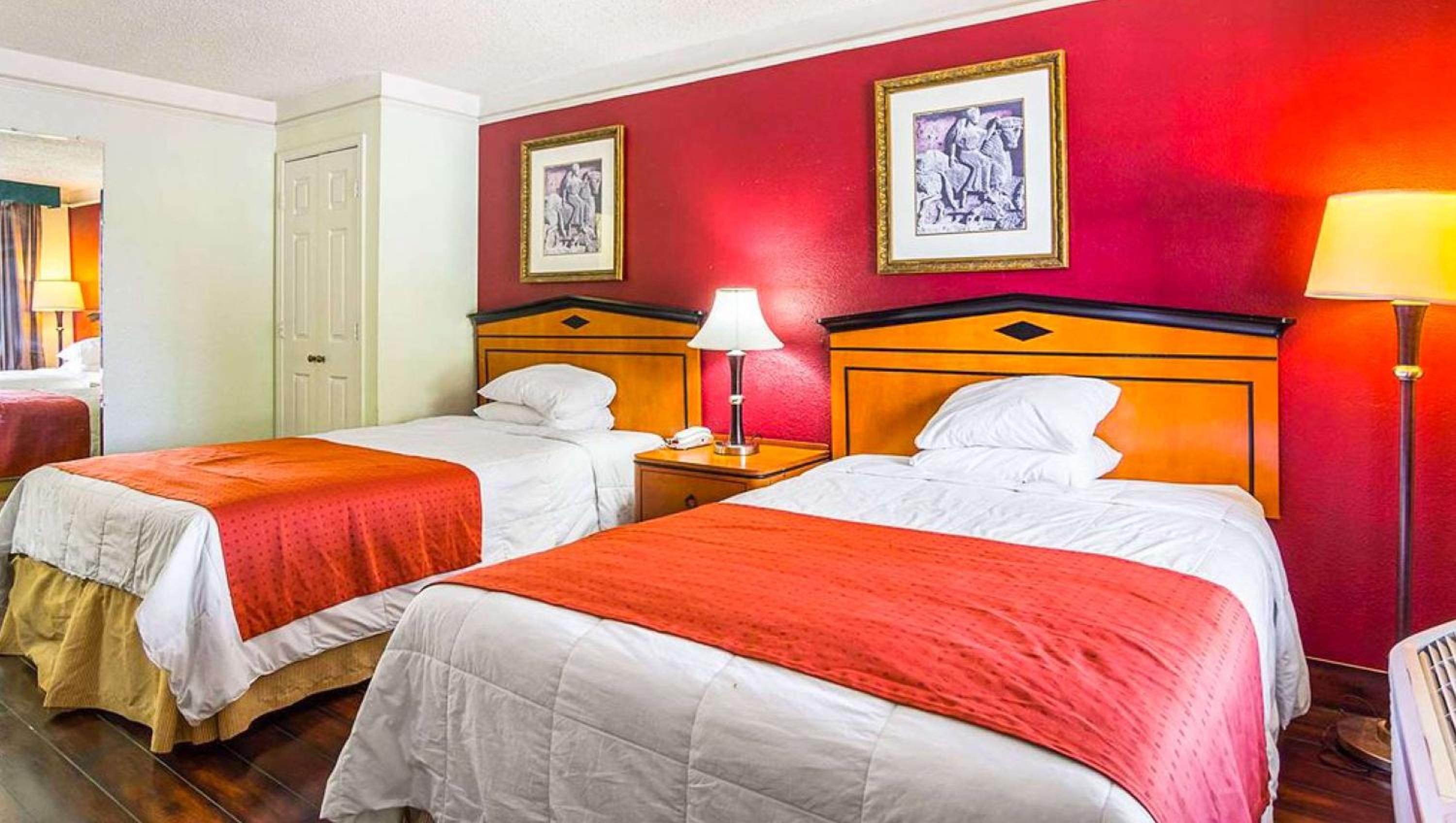 Deluxe Double Beds Smoking photo 1