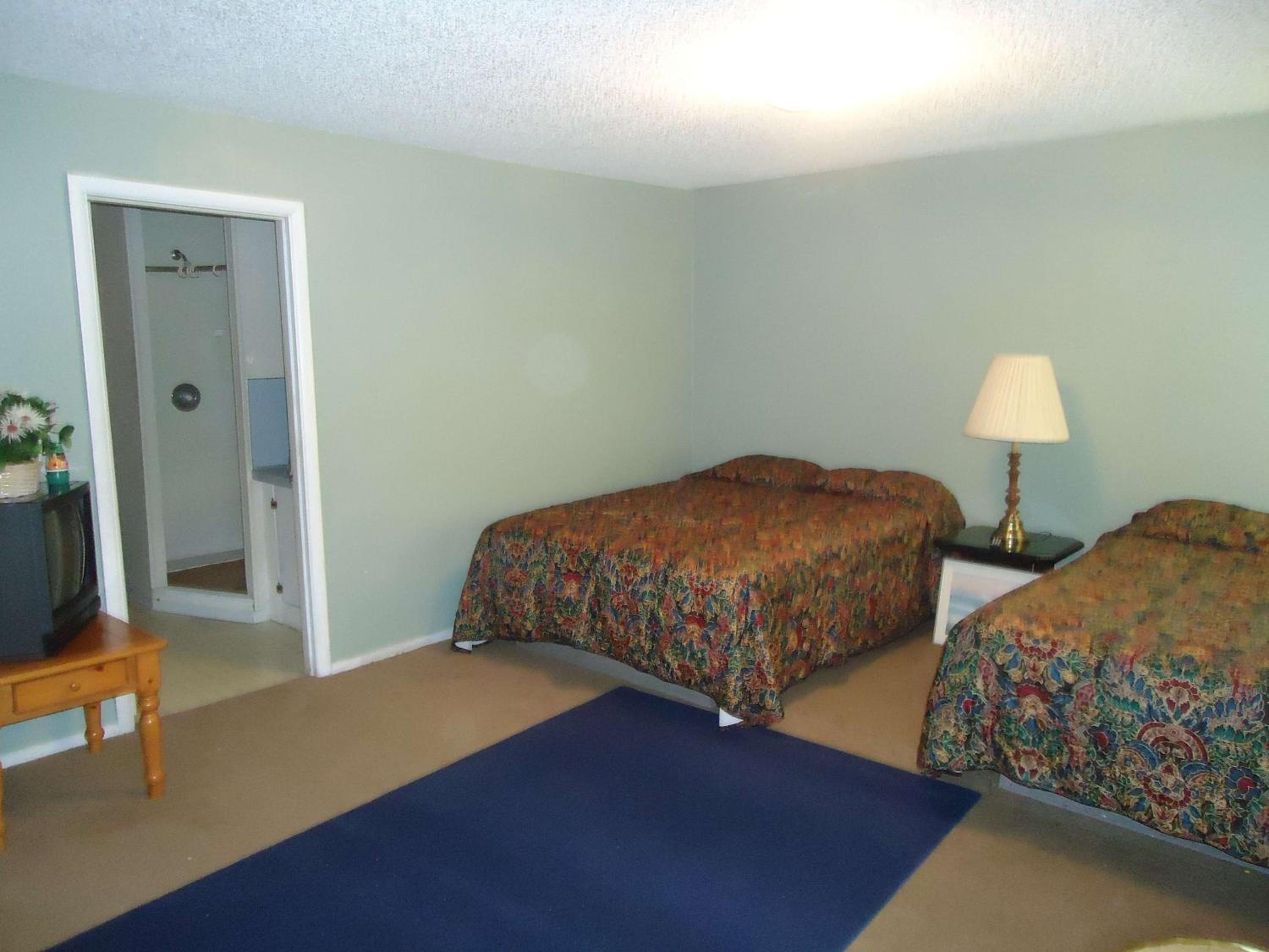 Queen Room With Two Queen Beds - Non-Smoking