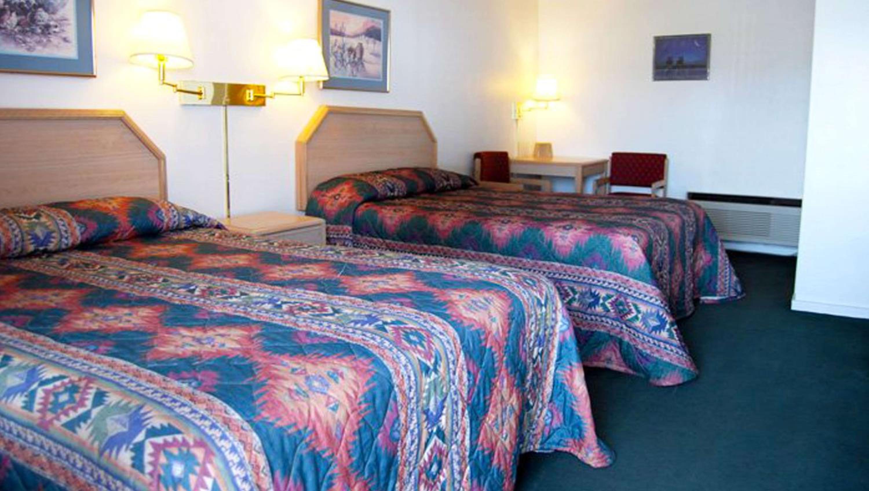 Queen Room with Three Queen Beds - Photo 3