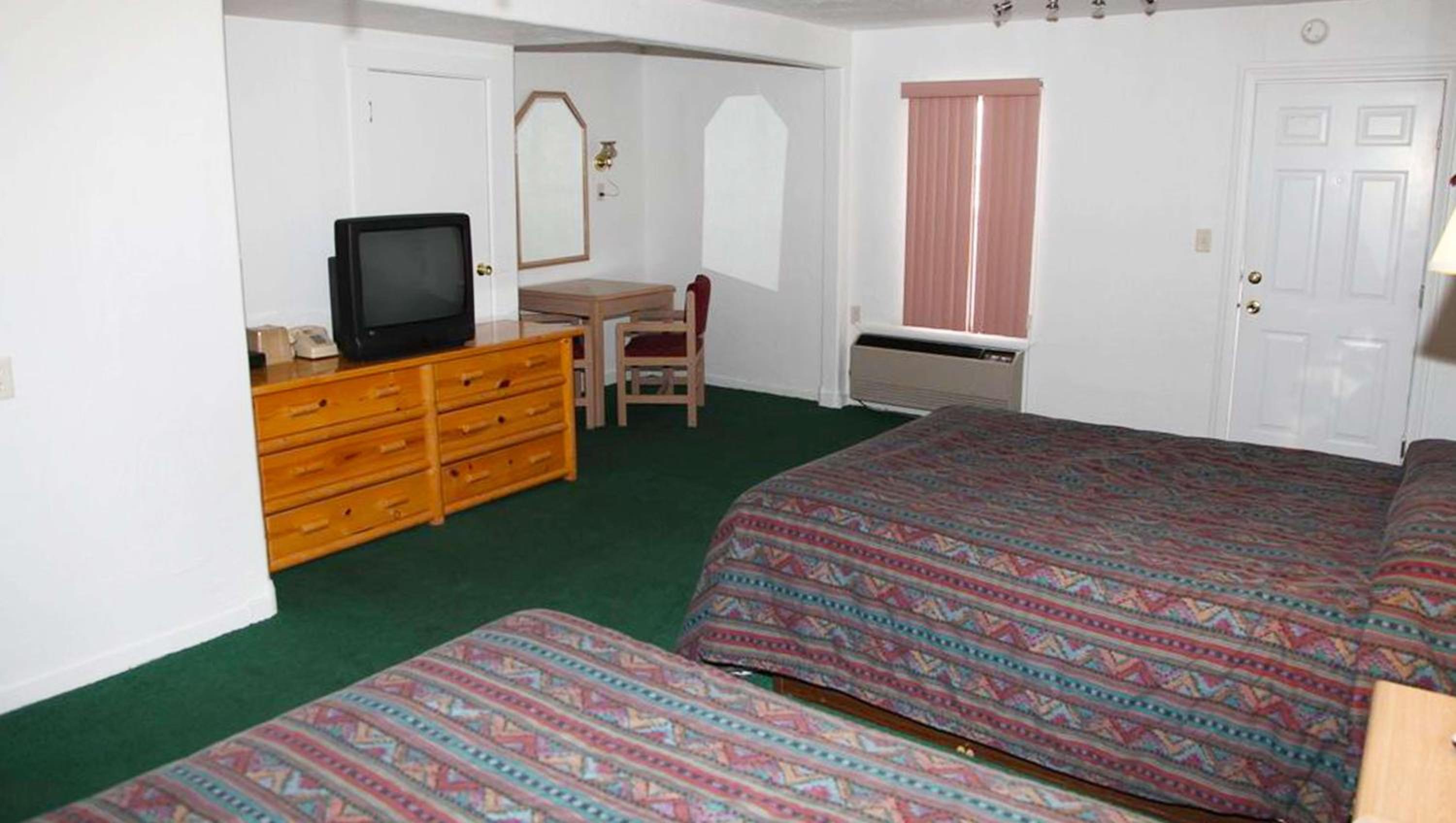Standard Double Room - Photo 2
