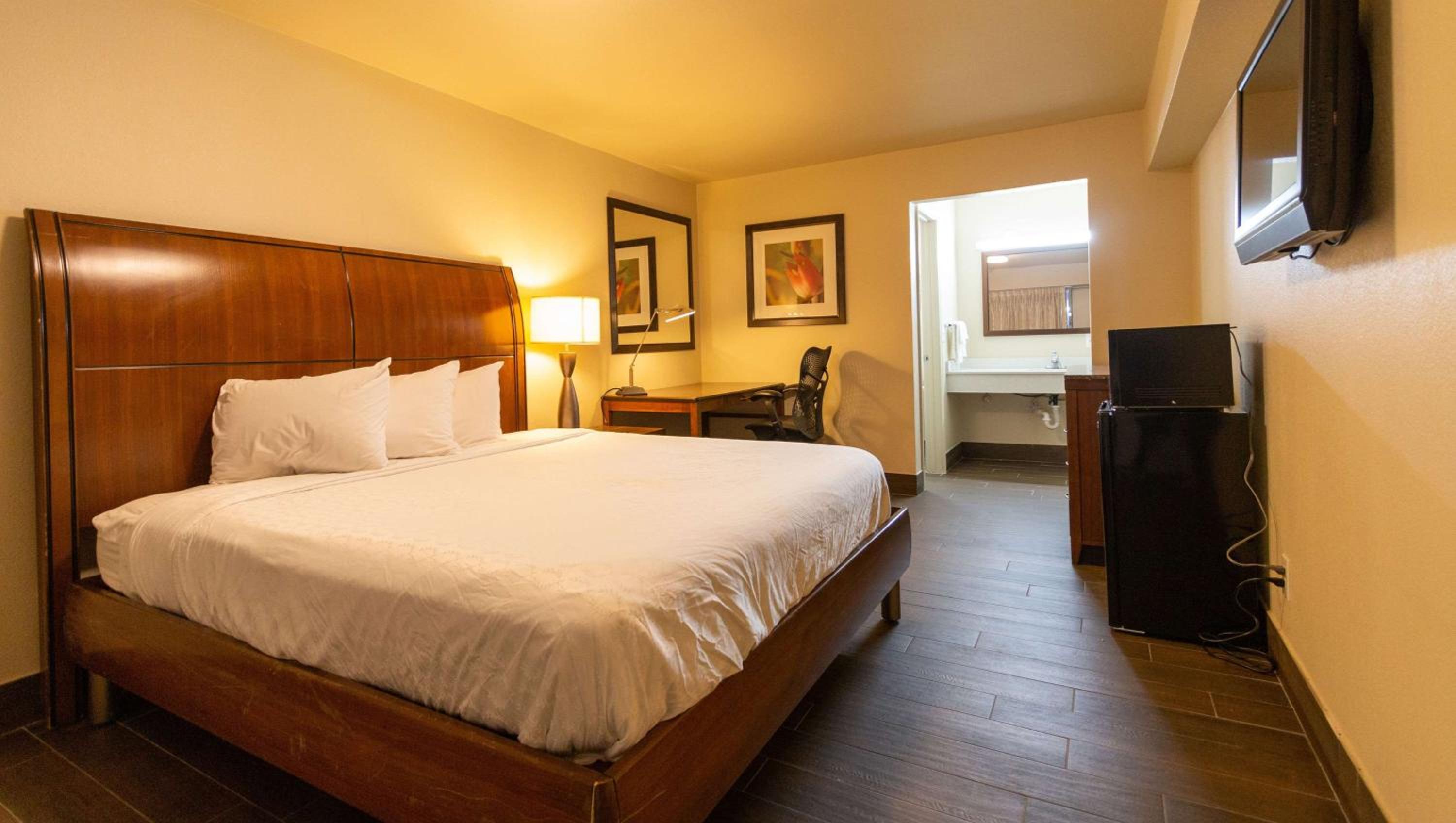 Deluxe King Room - Photo 1