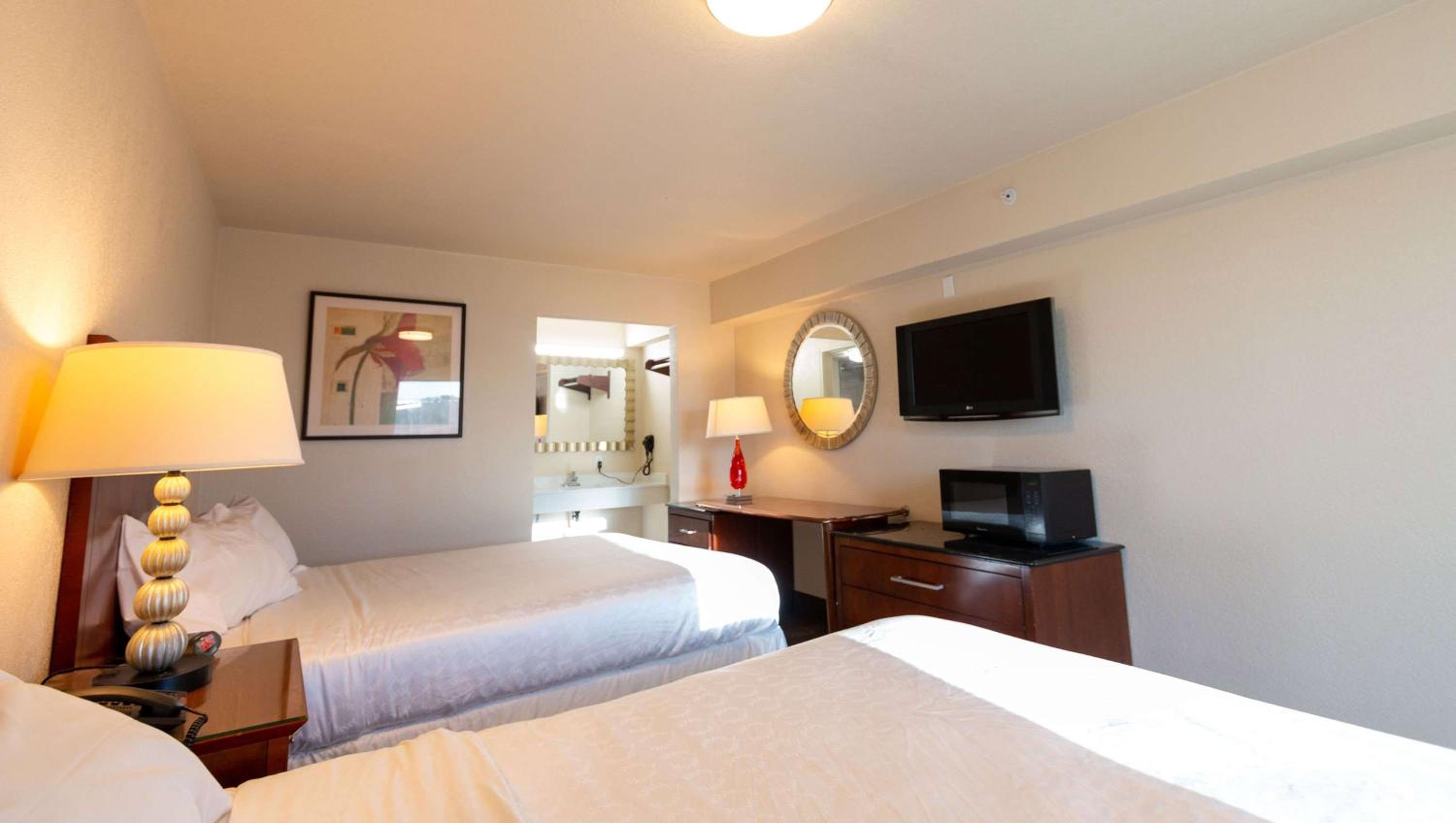 Queen Room with Two Queen Beds - Photo 10