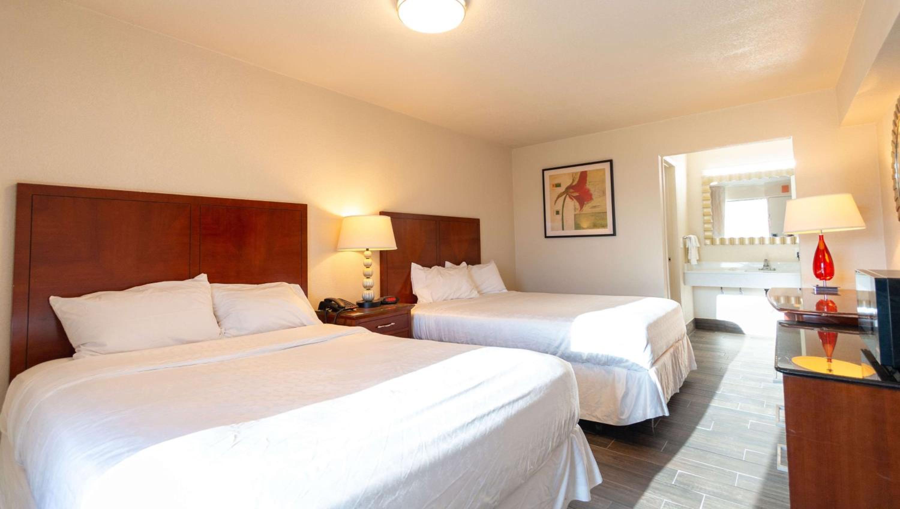 Queen Room with Two Queen Beds - Photo 9