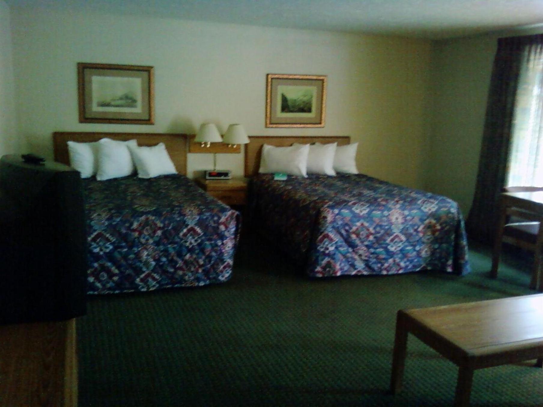 Double Room with Two Double Beds - Photo 5