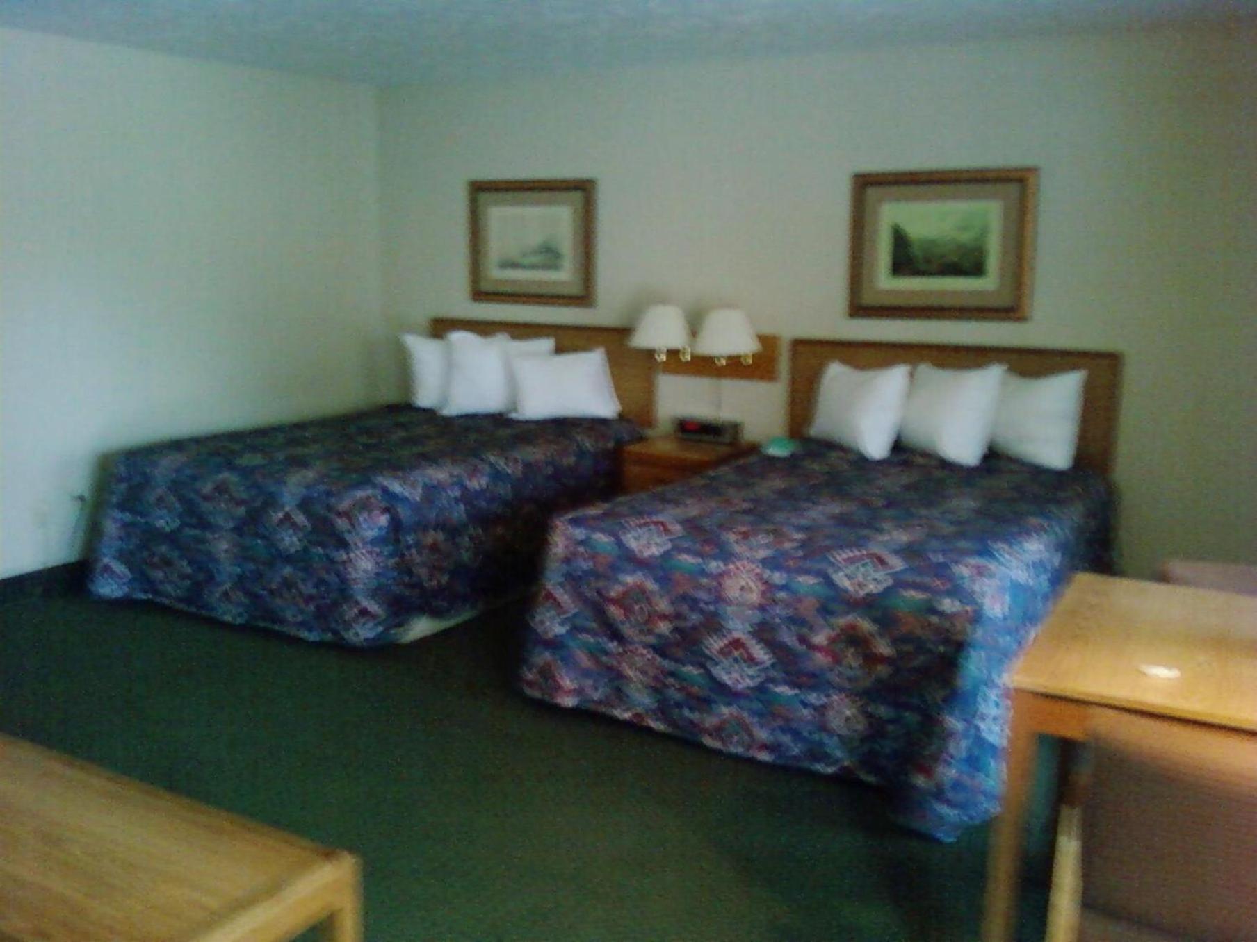 Double Room with Two Double Beds - Photo 6