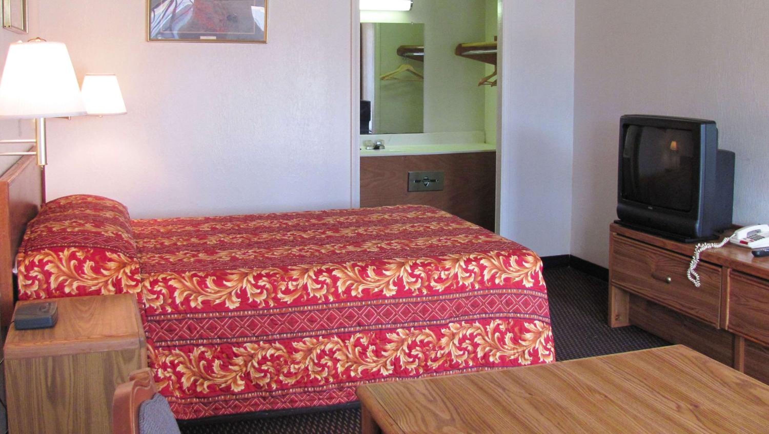 Double Room - Non-Smoking  - Photo 7