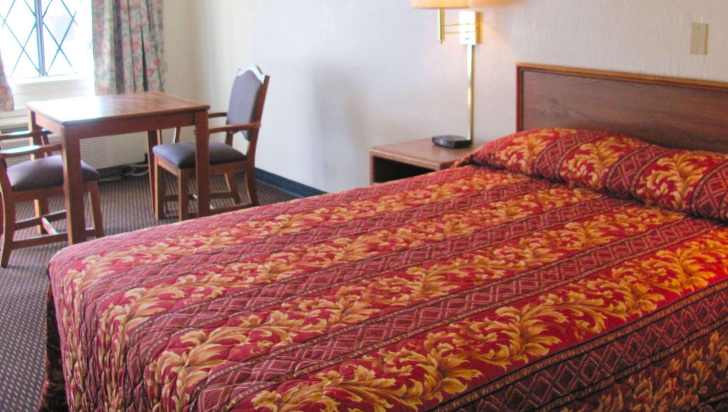 Double Room - Non-Smoking  - Photo 8