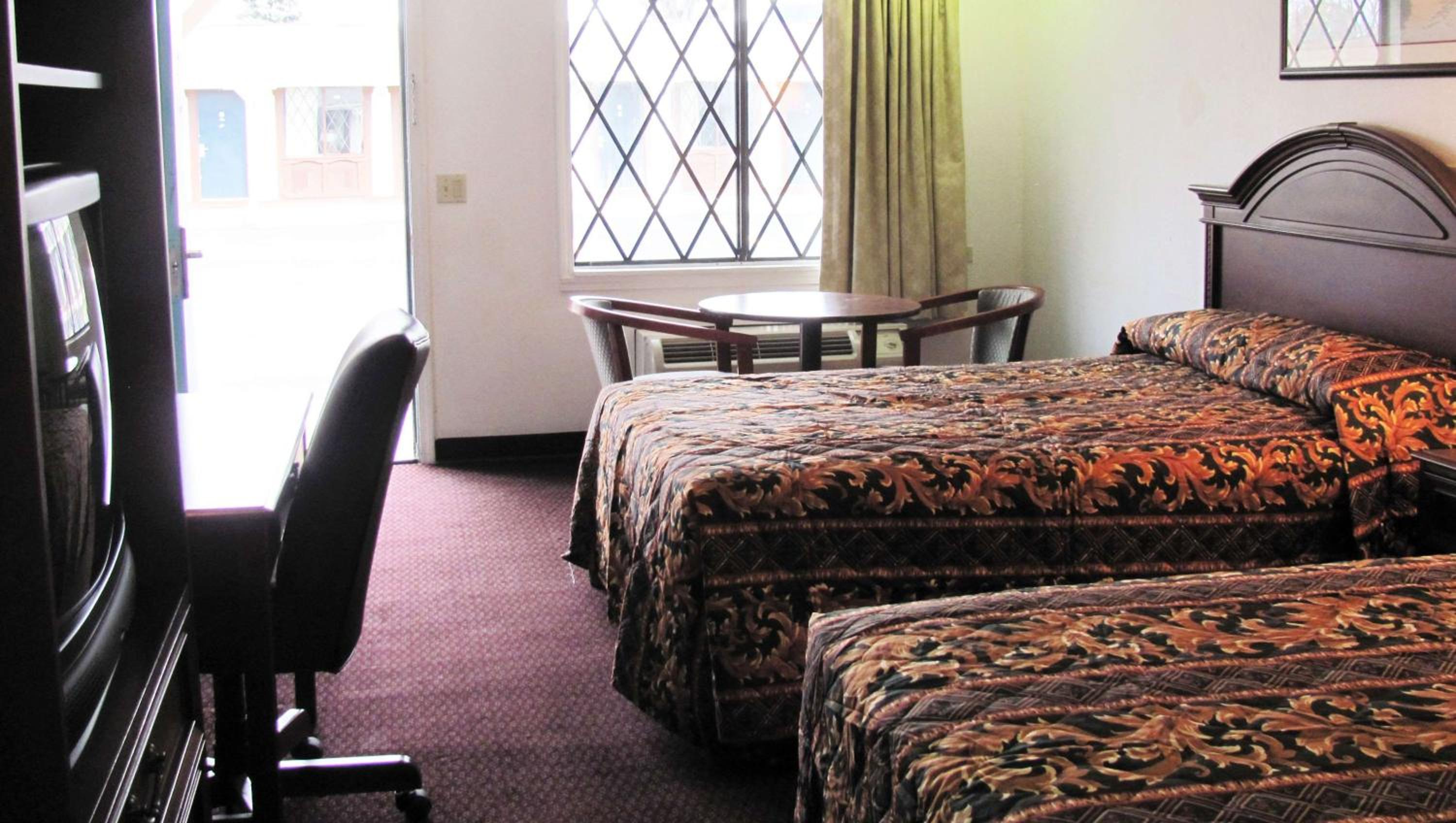 Double Room with Two Double Beds - Non-Smoking - Photo 3