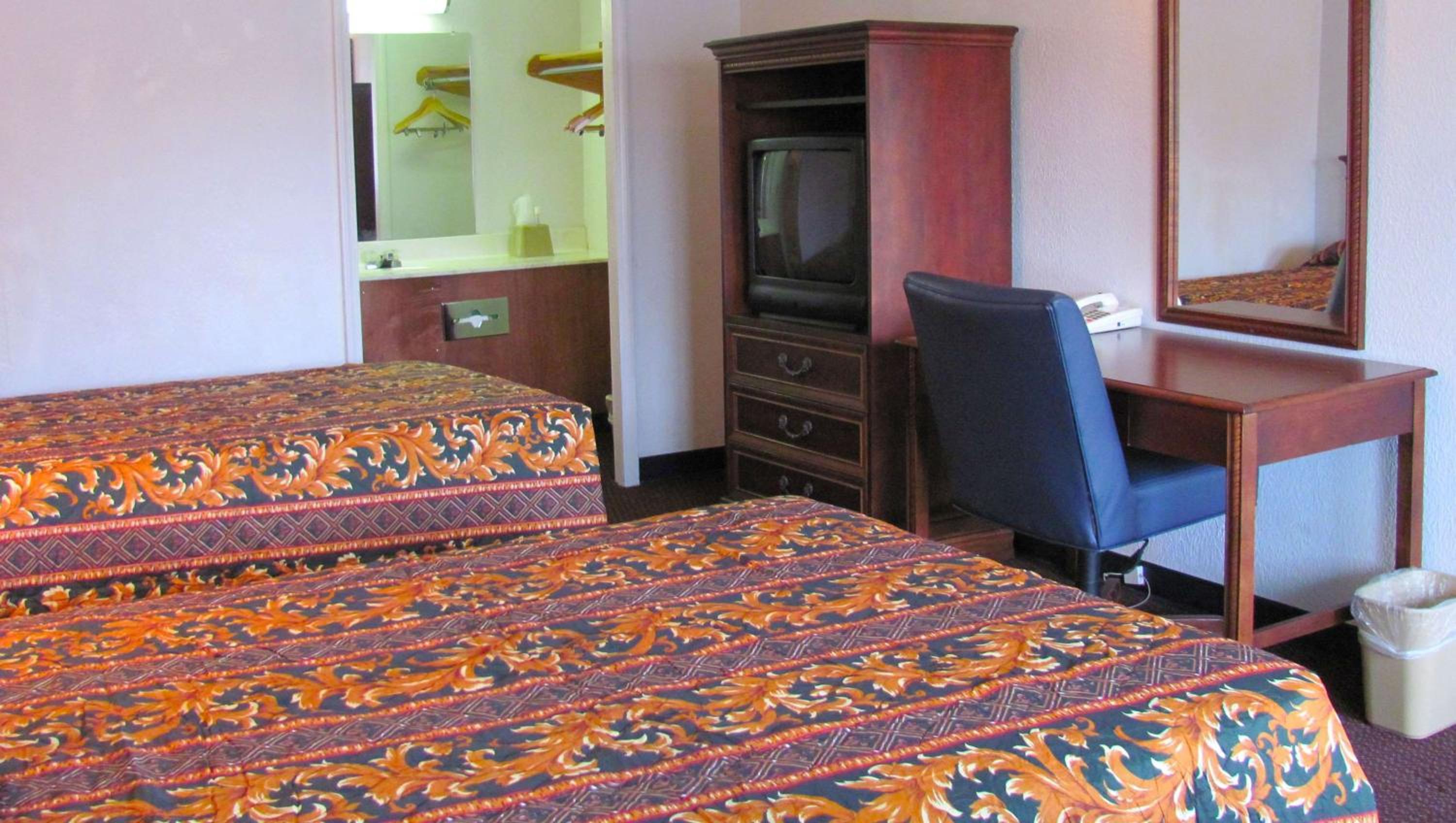 Double Room with Two Double Beds - Non-Smoking - Photo 4