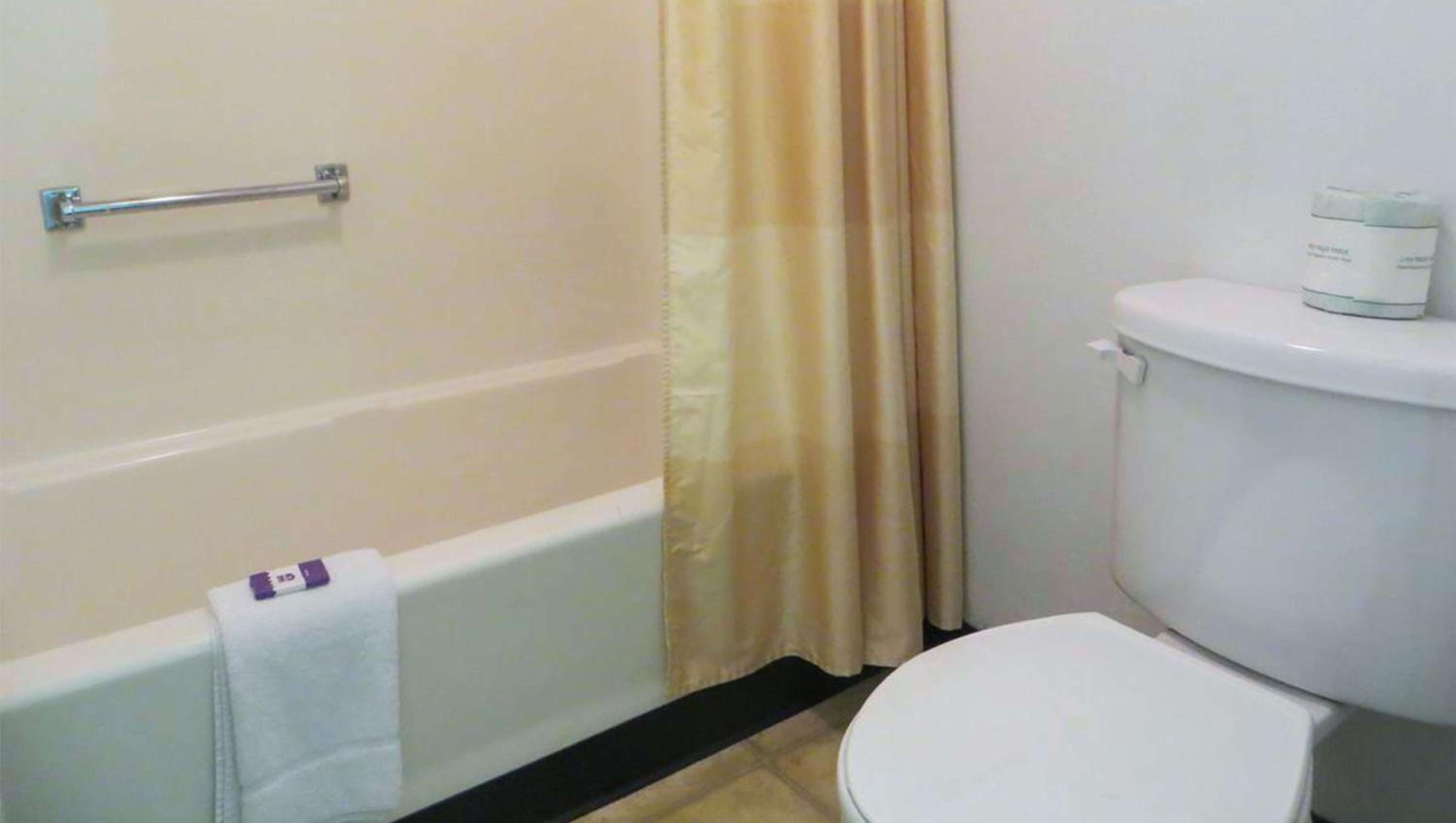 Double Room with Two Double Beds - Non-Smoking - Photo 13