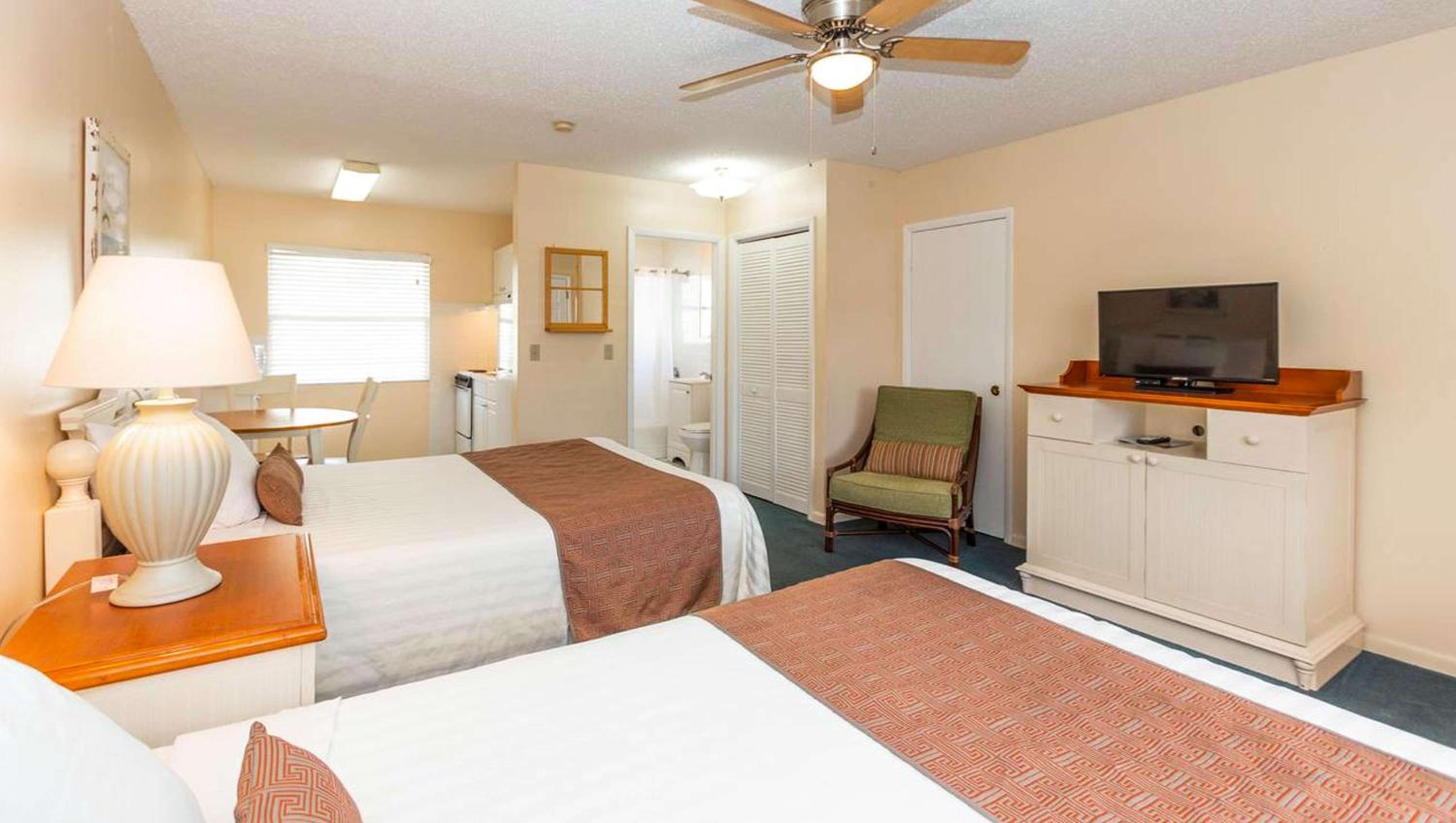 2 Queen Beds Efficiency photo 2